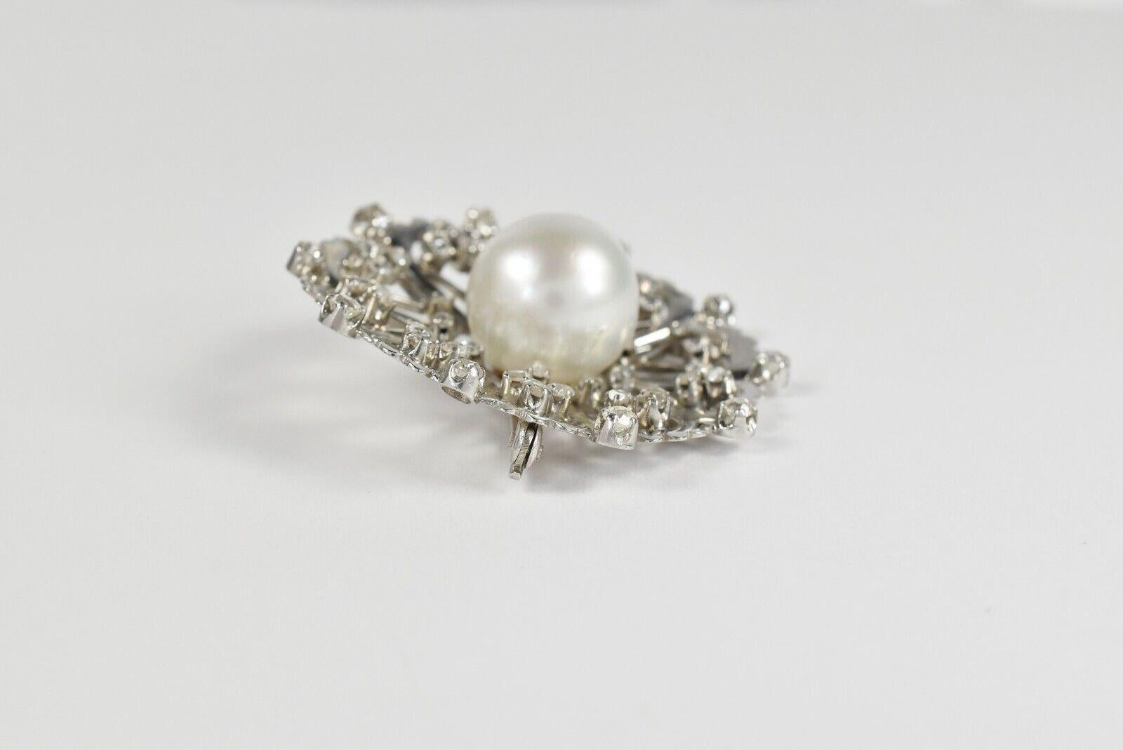 Vintage Platinum Saltwater Pearl & Diamonds Brooch, 23.9g For Sale 1
