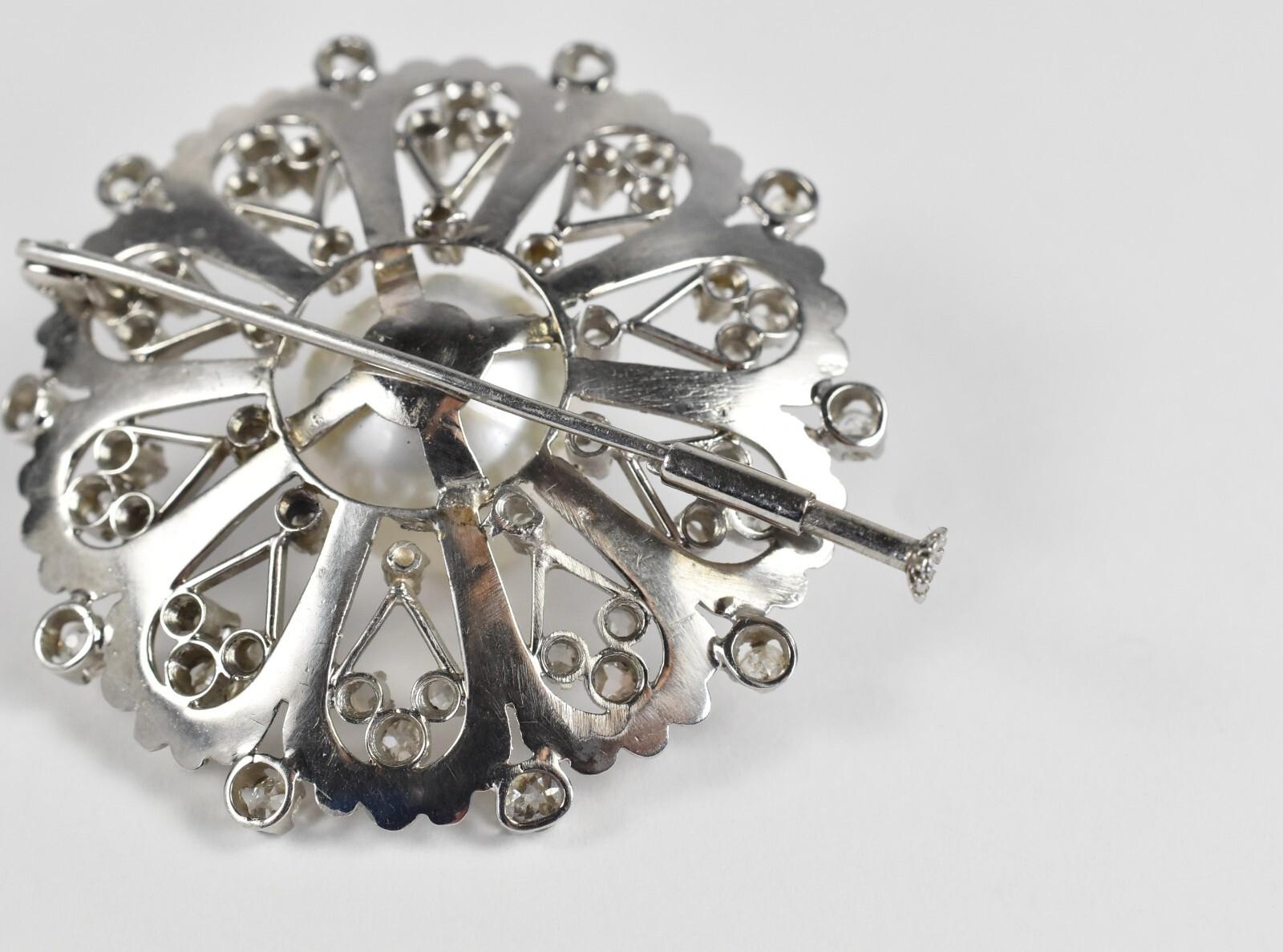Vintage Platinum Saltwater Pearl & Diamonds Brooch, 23.9g For Sale 2