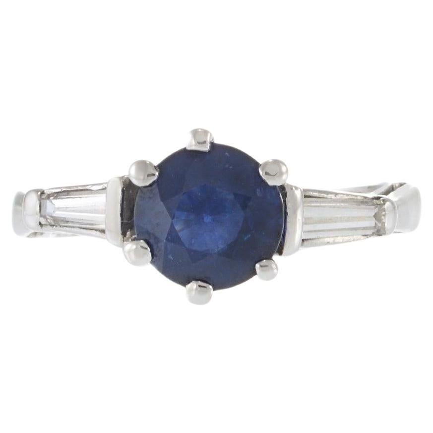 Anillo vintage de platino con zafiro y diamantes
