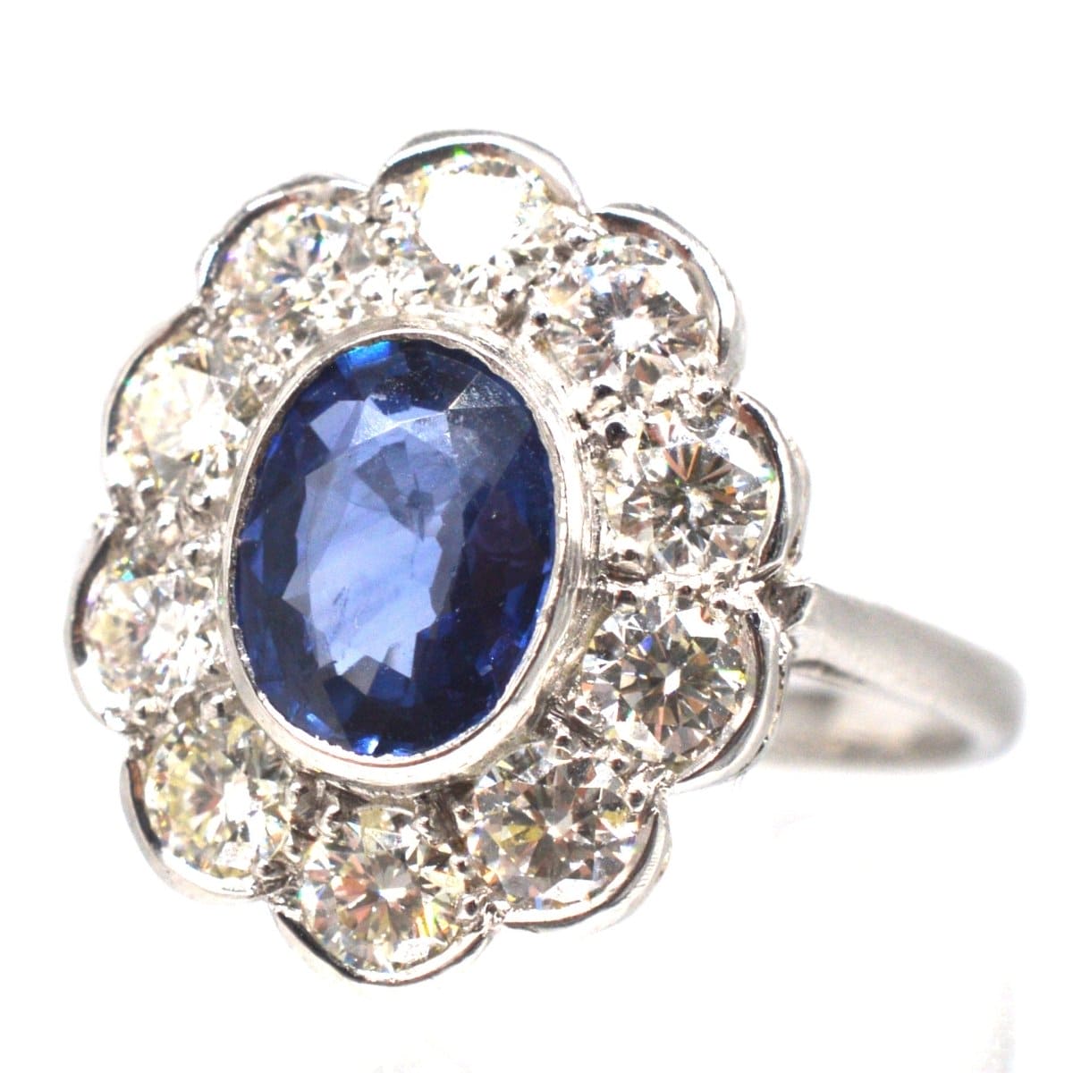 Vintage-Ring aus Platin mit Saphir und Diamanten im Cluster-Design