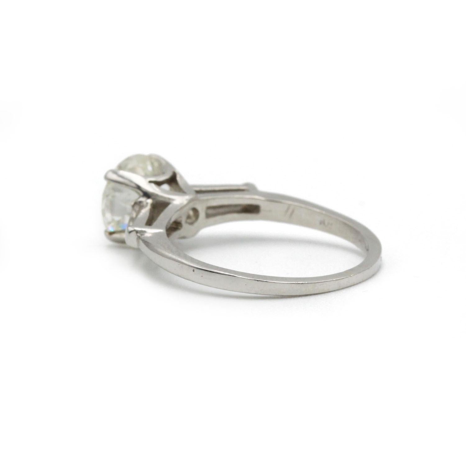 Anillo solitario de platino con diamantes talla vieja europea y baguettes de 1,56 quilates Corte europeo antiguo en venta