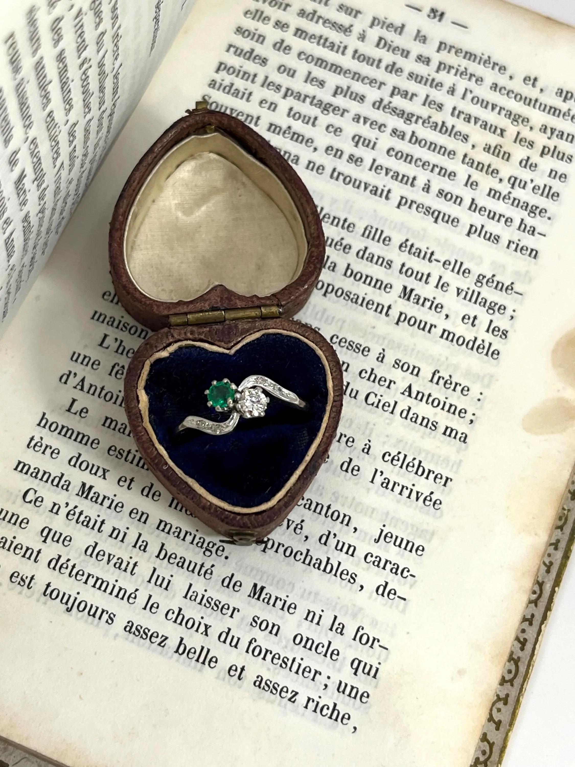 Bague Toi Et Moi en platine estampillé, 1920, émeraude et diamant 6