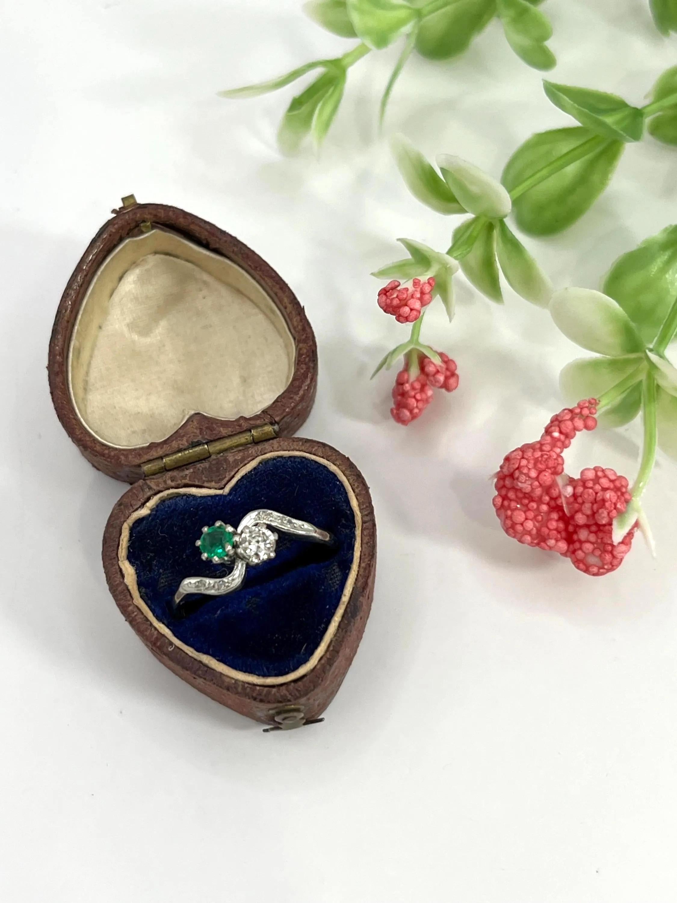 Taille brillant Bague Toi Et Moi en platine estampillé, 1920, émeraude et diamant