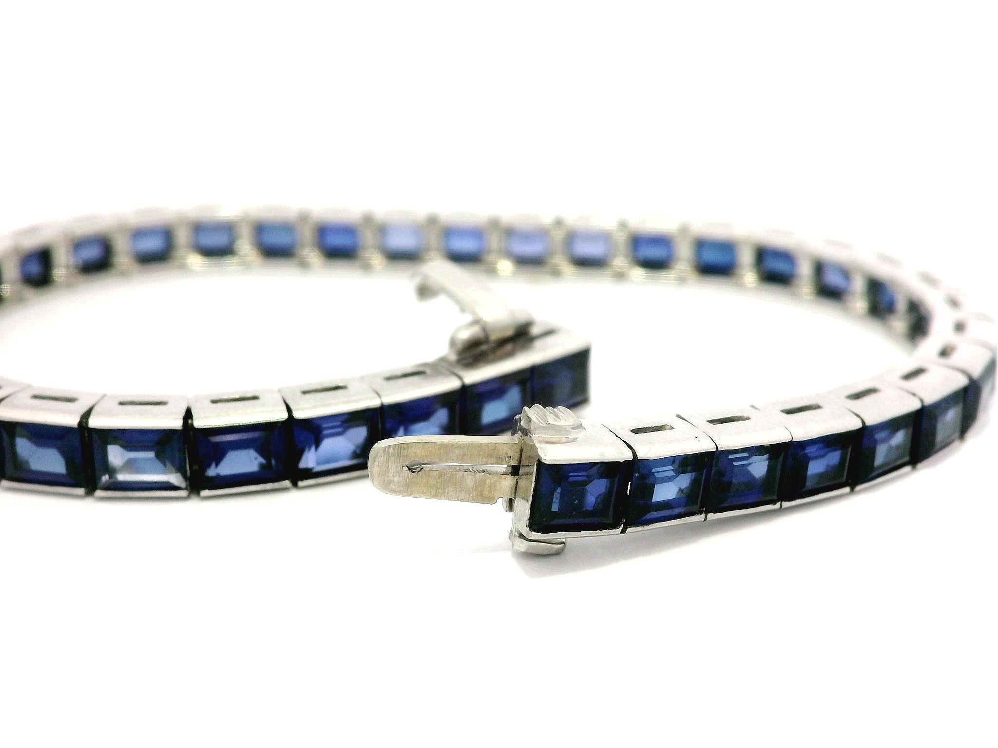 Vintage Platinum Step Cut Synthetischer Saphir Stackable Line Tennis-Armband (Carréeschliff) im Angebot