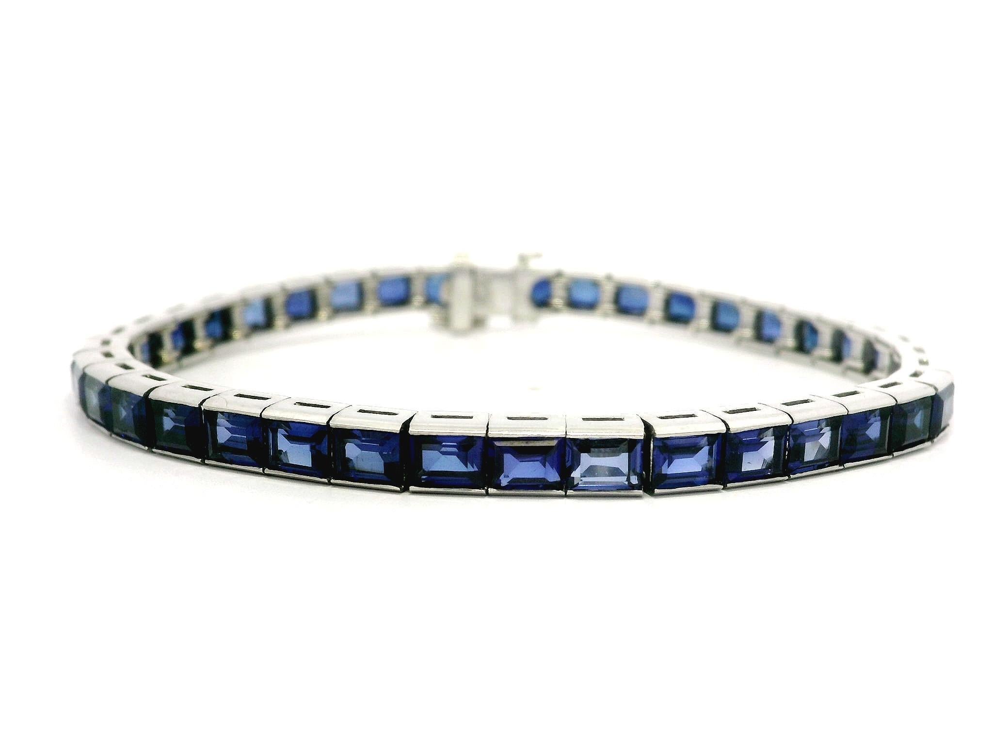 Vintage Platinum Step Cut Synthetischer Saphir Stackable Line Tennis-Armband im Angebot 1