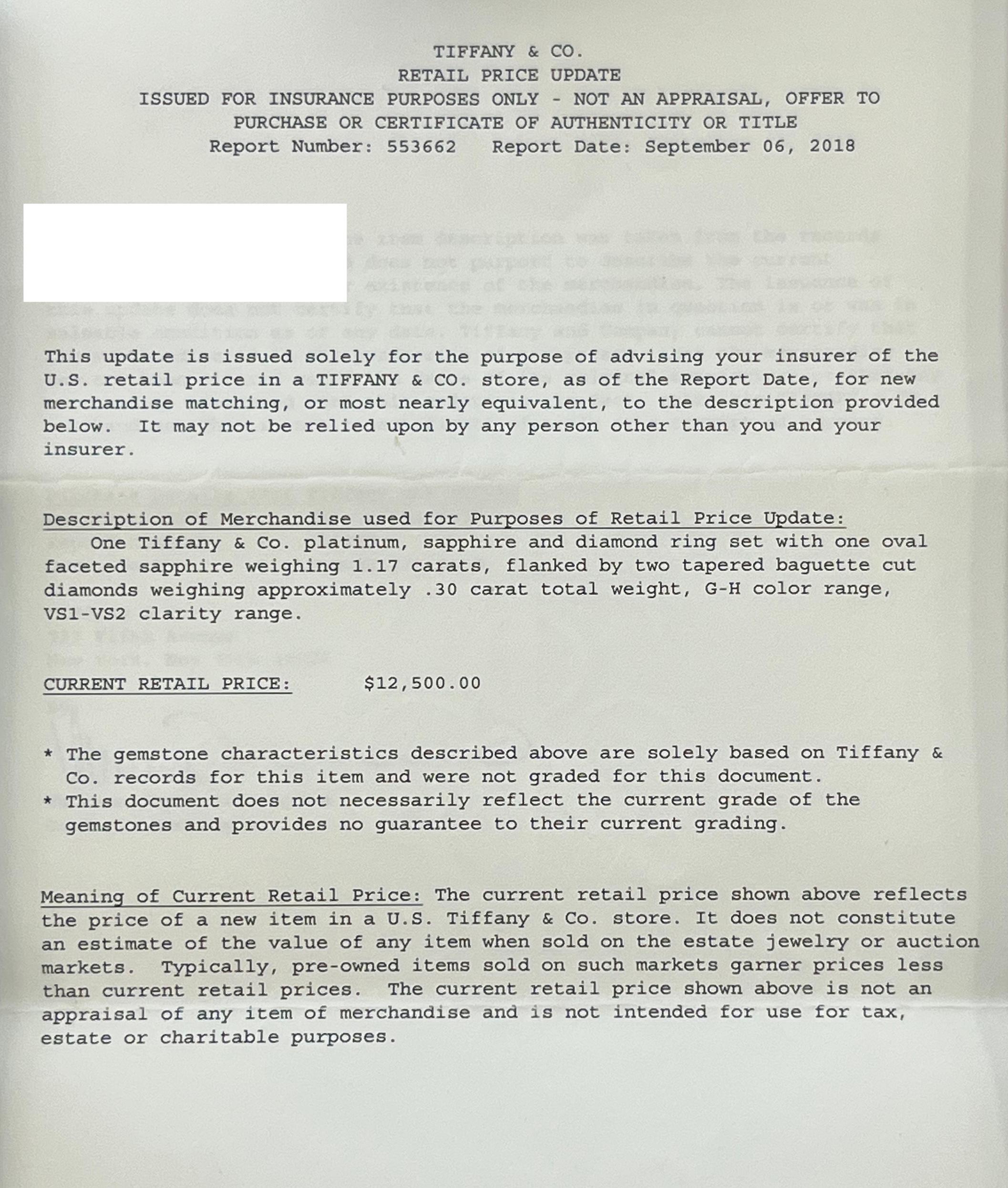 Donna Anello di fidanzamento ovale in platino Tiffany & Co. con zaffiro e diamante a 3 pietre in vendita