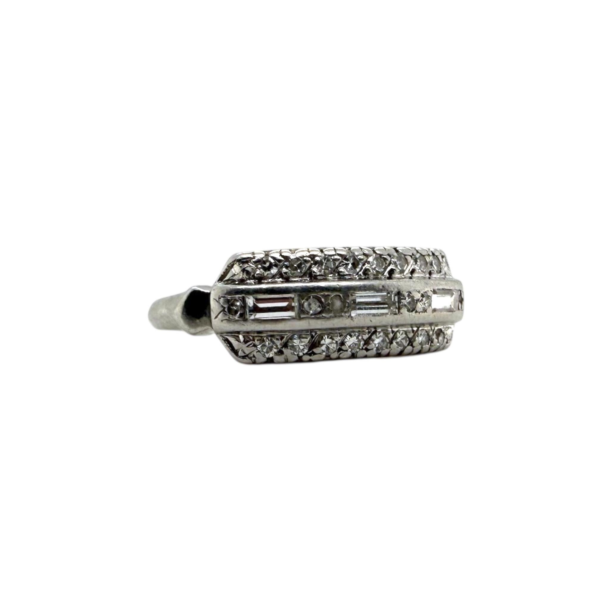 Vintage Platin dreireihiges Baguette-Diamantband (Baguetteschliff) im Angebot