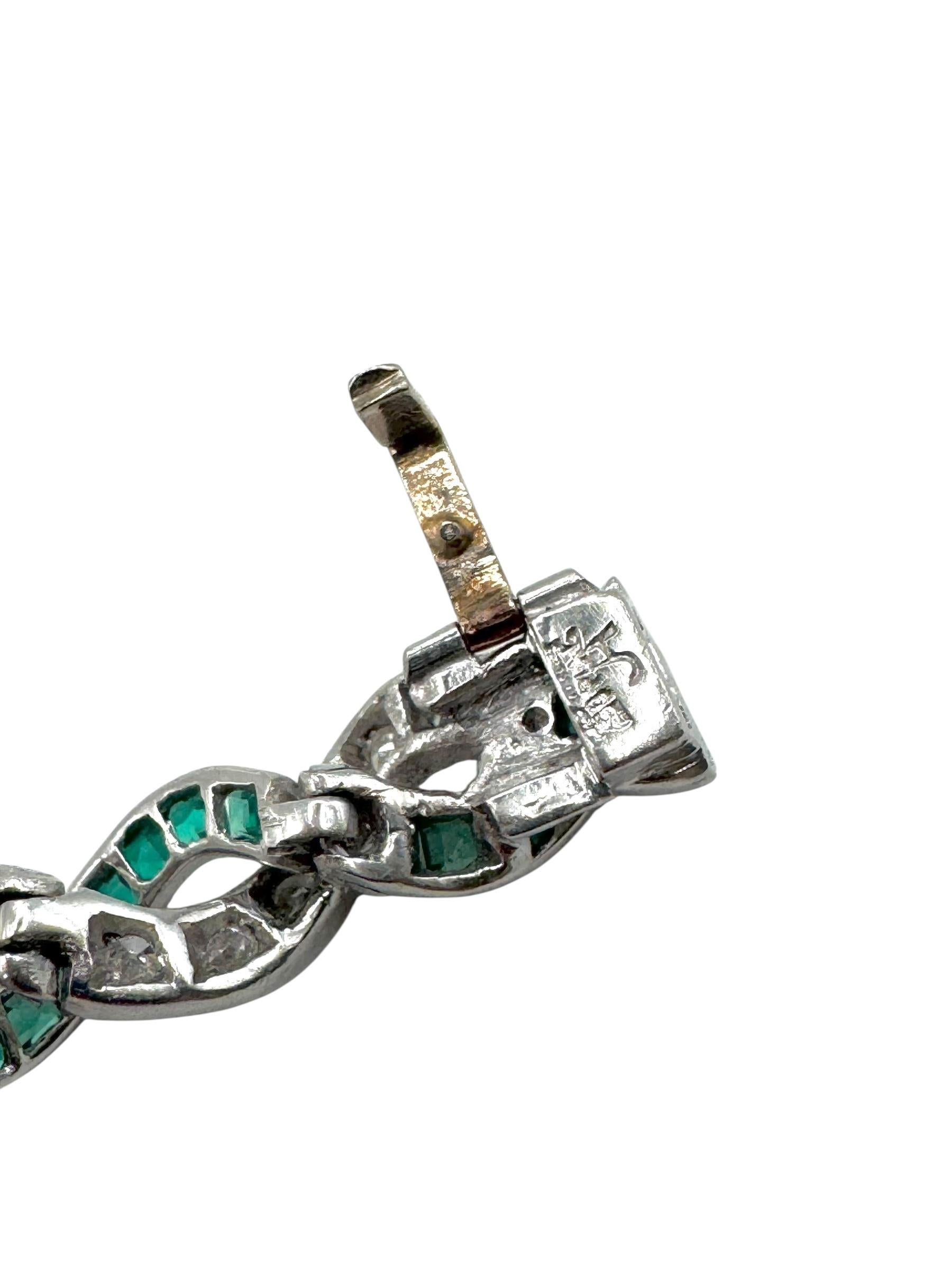 Femenino o masculino Pulsera vintage Twist de platino con esmeraldas y diamantes en venta