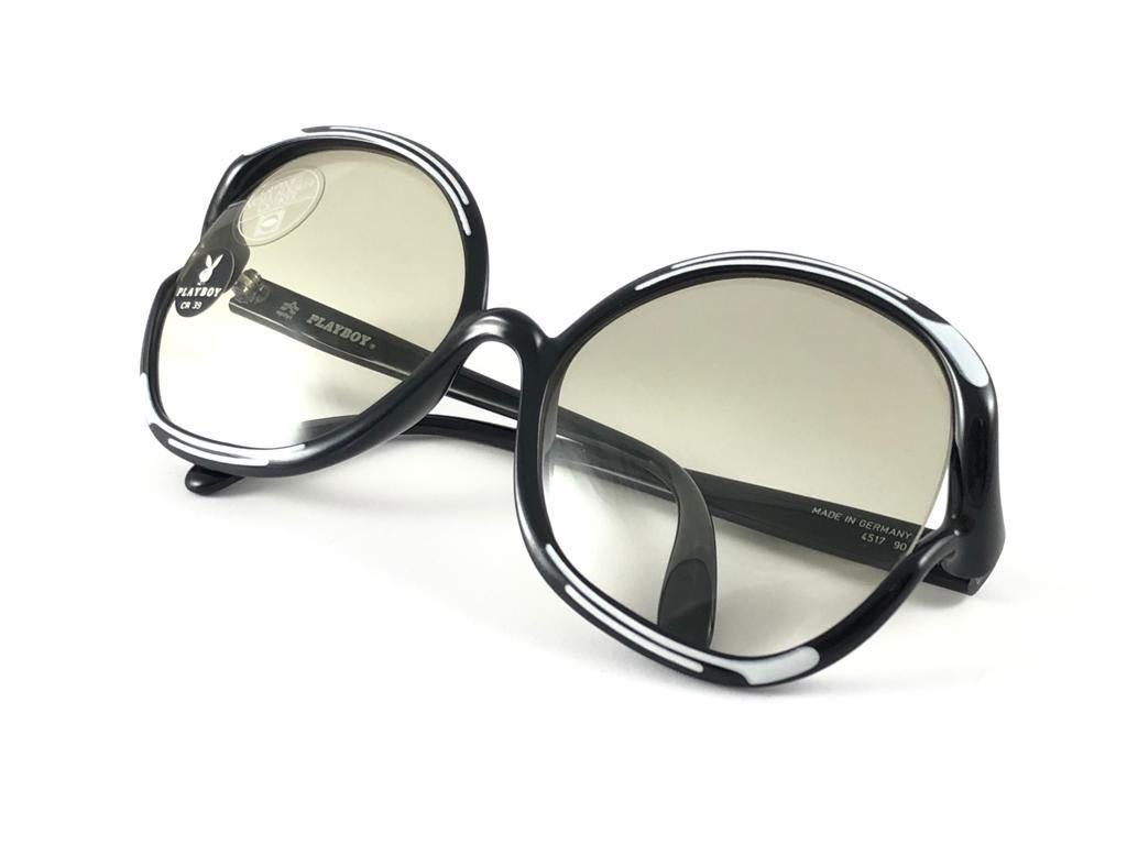 Vintage Playboy Optyl Black & White 4517 Oversized Optyl Sunglasses In New Condition For Sale In Baleares, Baleares