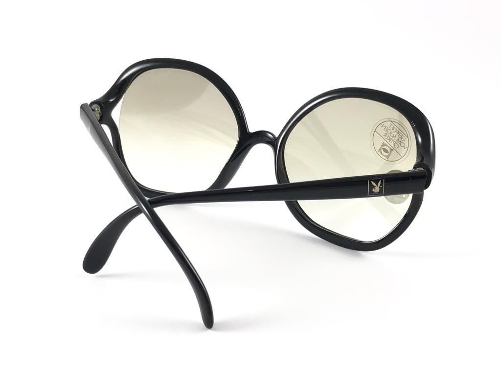Vintage Playboy Optyl Schwarz & Weiß 4517 Übergroße Optyl-Sonnenbrille im Angebot 1