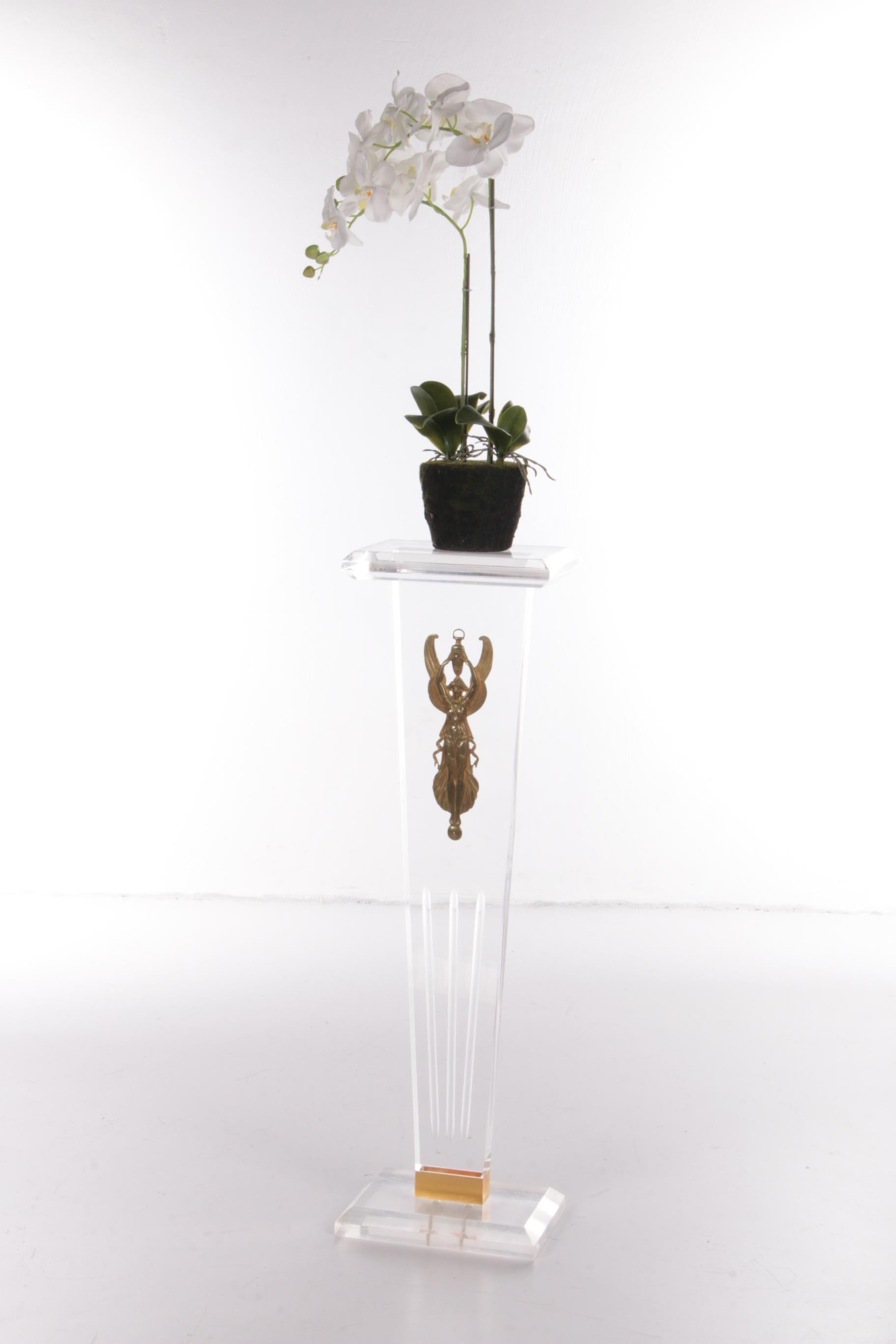 Vintage Plexiglas stand or console with brass Lady, 1970 Italy.


A beautiful vintage decorative acrylic stand or console. This one is made in Italy, it dates from around the 1970s.

The quality is excellent, this is long and slim, it is a very