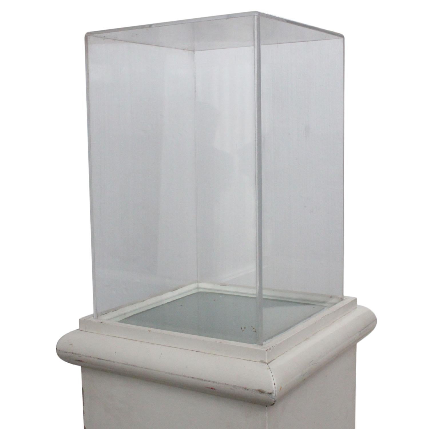 Vintage Plexiglass Display Case For Sale 1