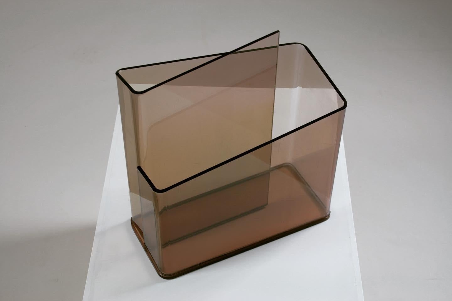 Zeitschriftenständer aus Plexiglas für Roche Bobois, Frankreich 1970 3