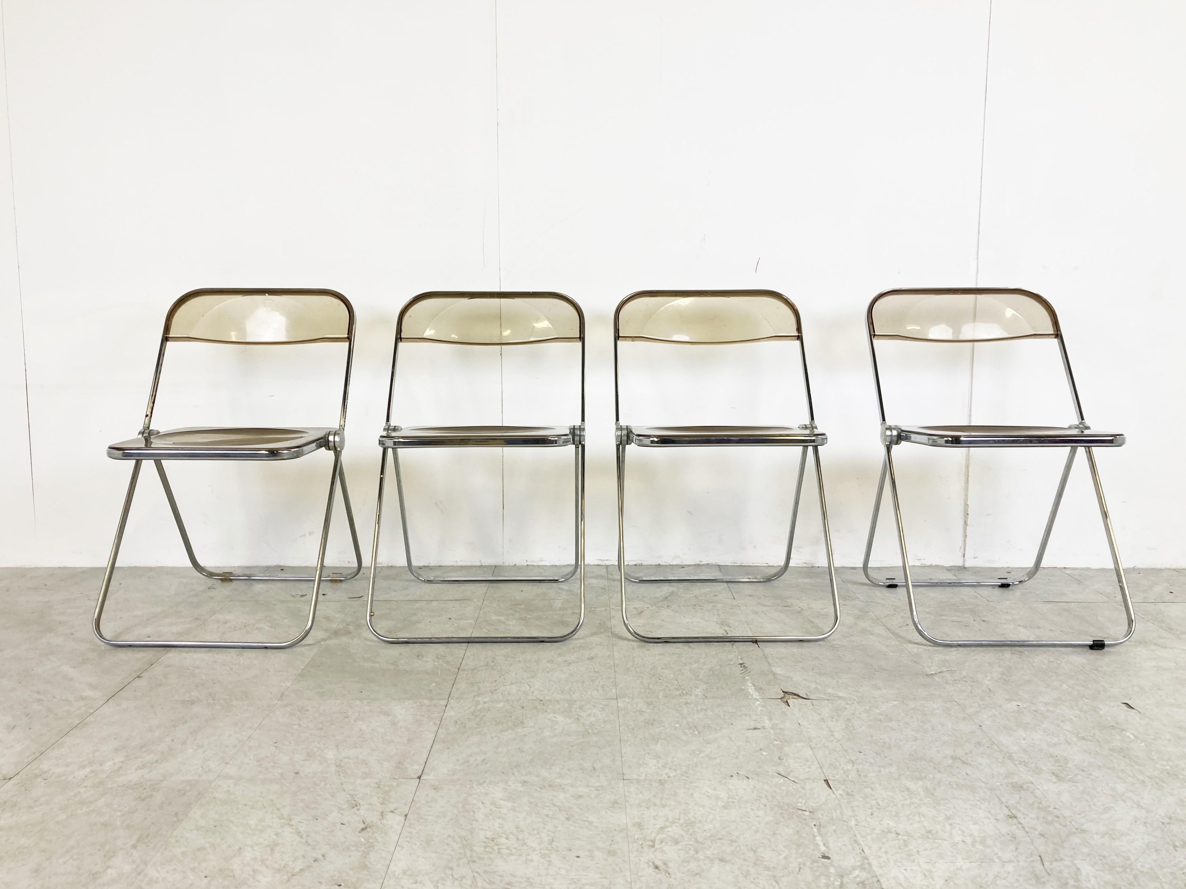 Well known folding chairs model 'plia' designed by Giancarlo Piretti for Anonima Castelli.

These chairs where presented at the 1967 Fiere del Mobile in Milan and are famous ever since thanks to their timeless and foldable design.

The chairs