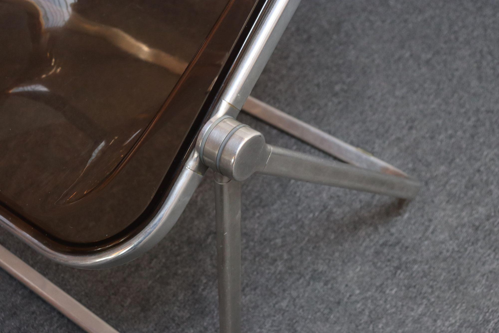 Silla plegable vintage Plona de acrílico ahumado de Giancarlo Piretti para Castelli en venta 6