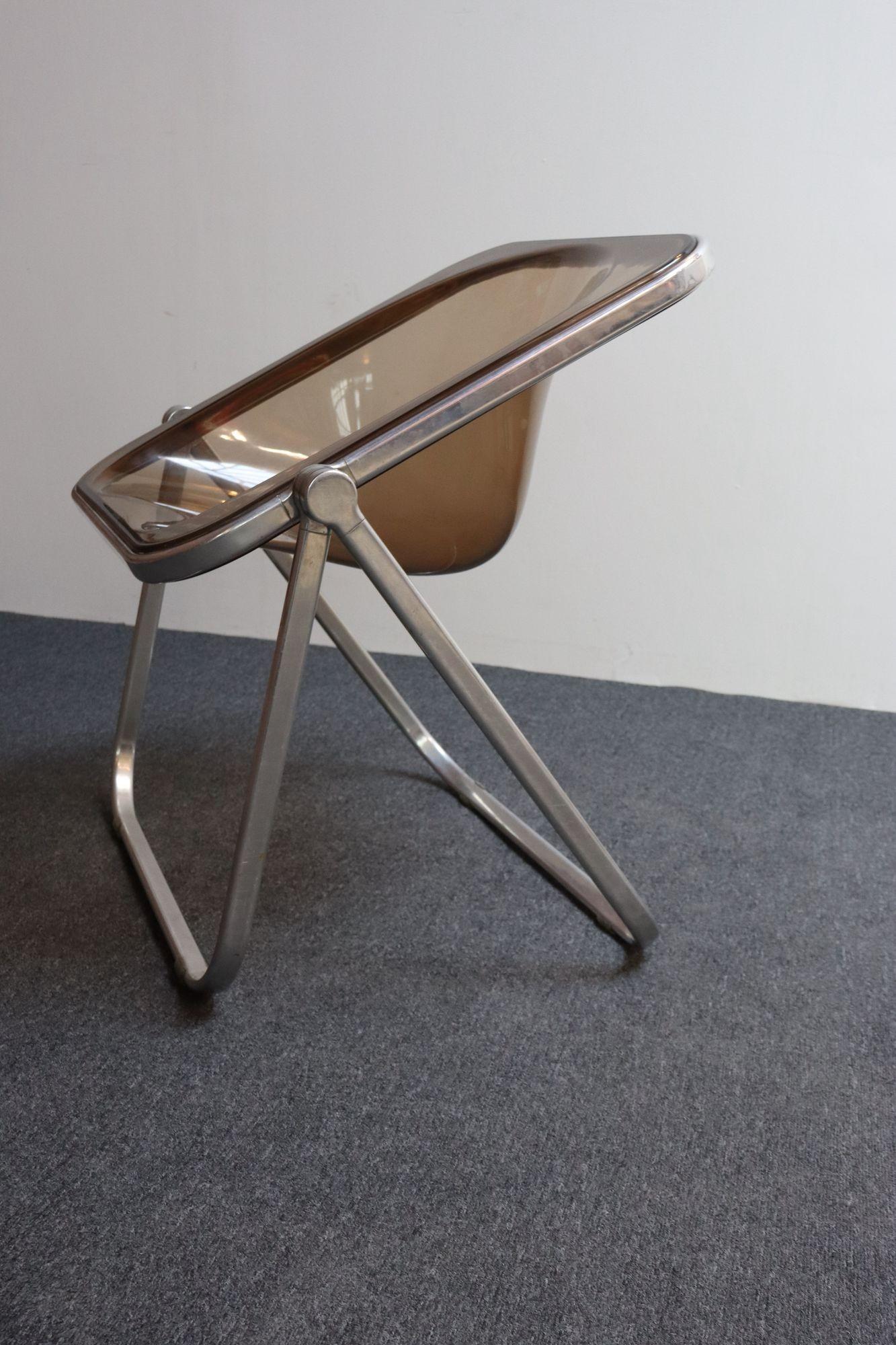 Silla plegable vintage Plona de acrílico ahumado de Giancarlo Piretti para Castelli en venta 9
