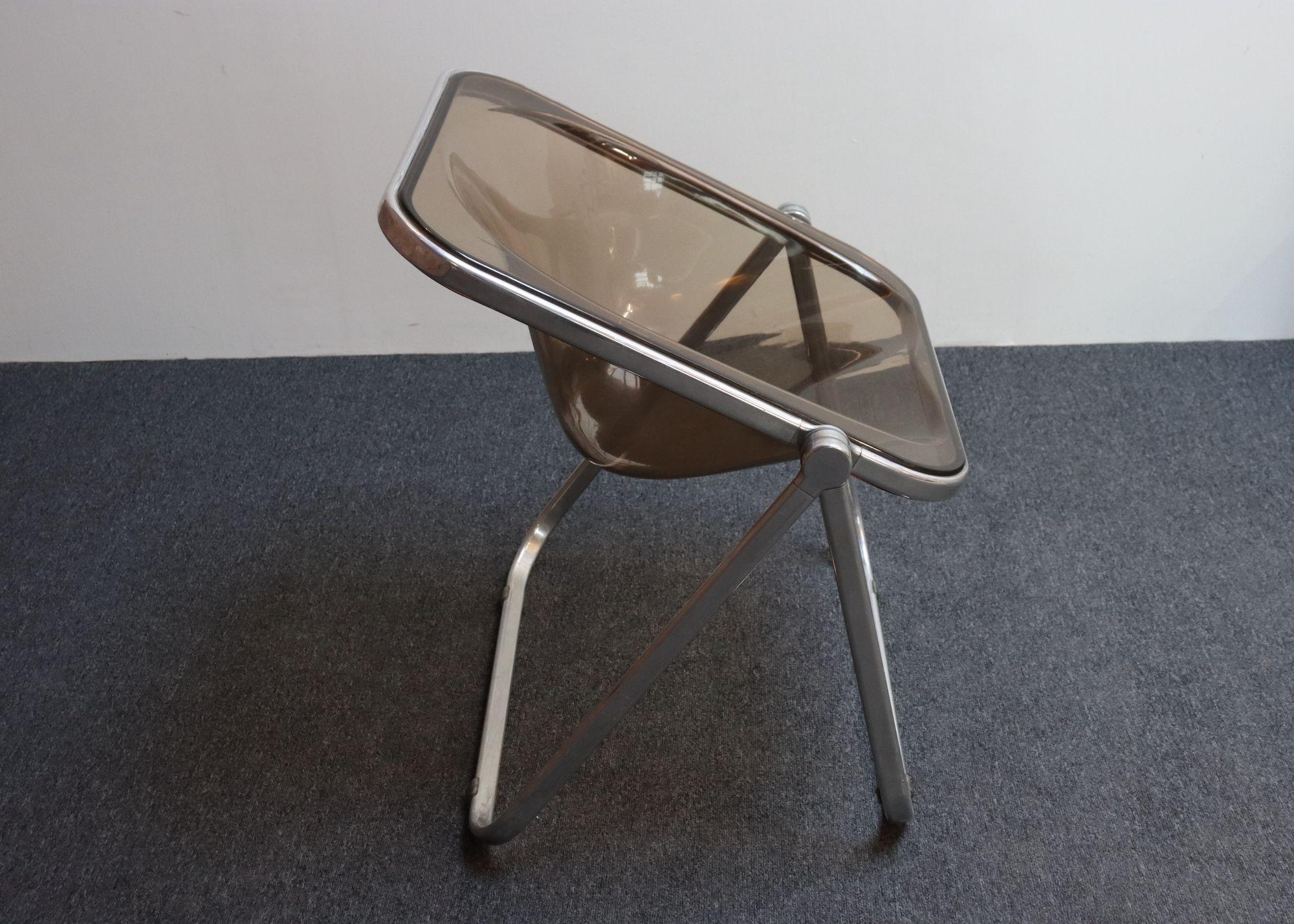 Silla plegable vintage Plona de acrílico ahumado de Giancarlo Piretti para Castelli en venta 10