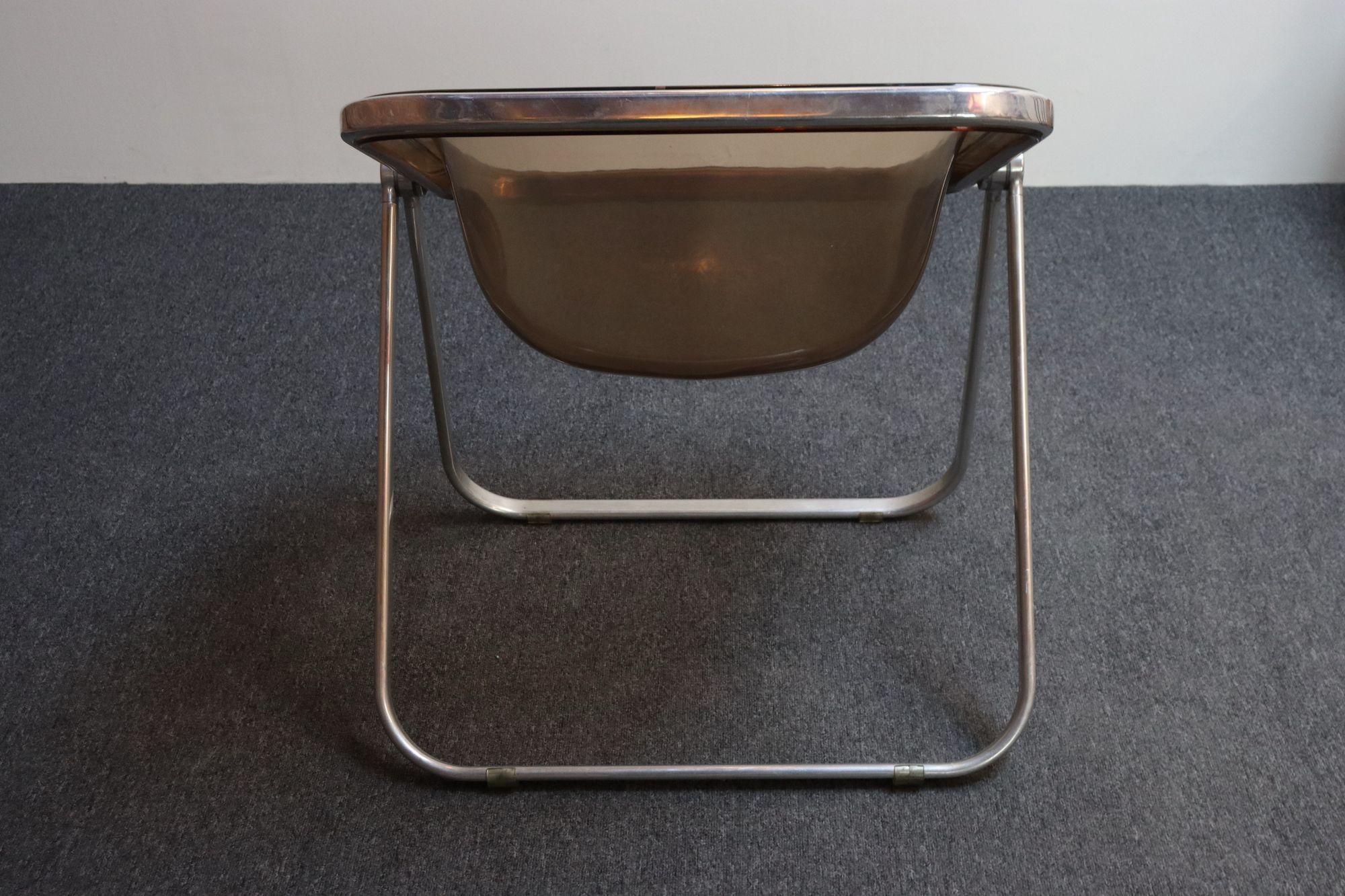 Silla plegable vintage Plona de acrílico ahumado de Giancarlo Piretti para Castelli en venta 11