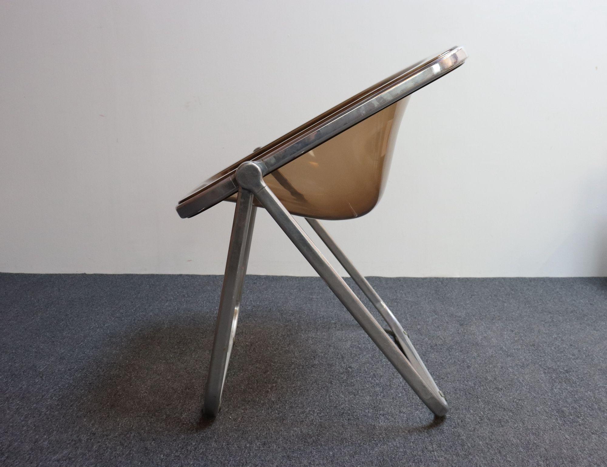 Silla plegable vintage Plona de acrílico ahumado de Giancarlo Piretti para Castelli Italiano en venta