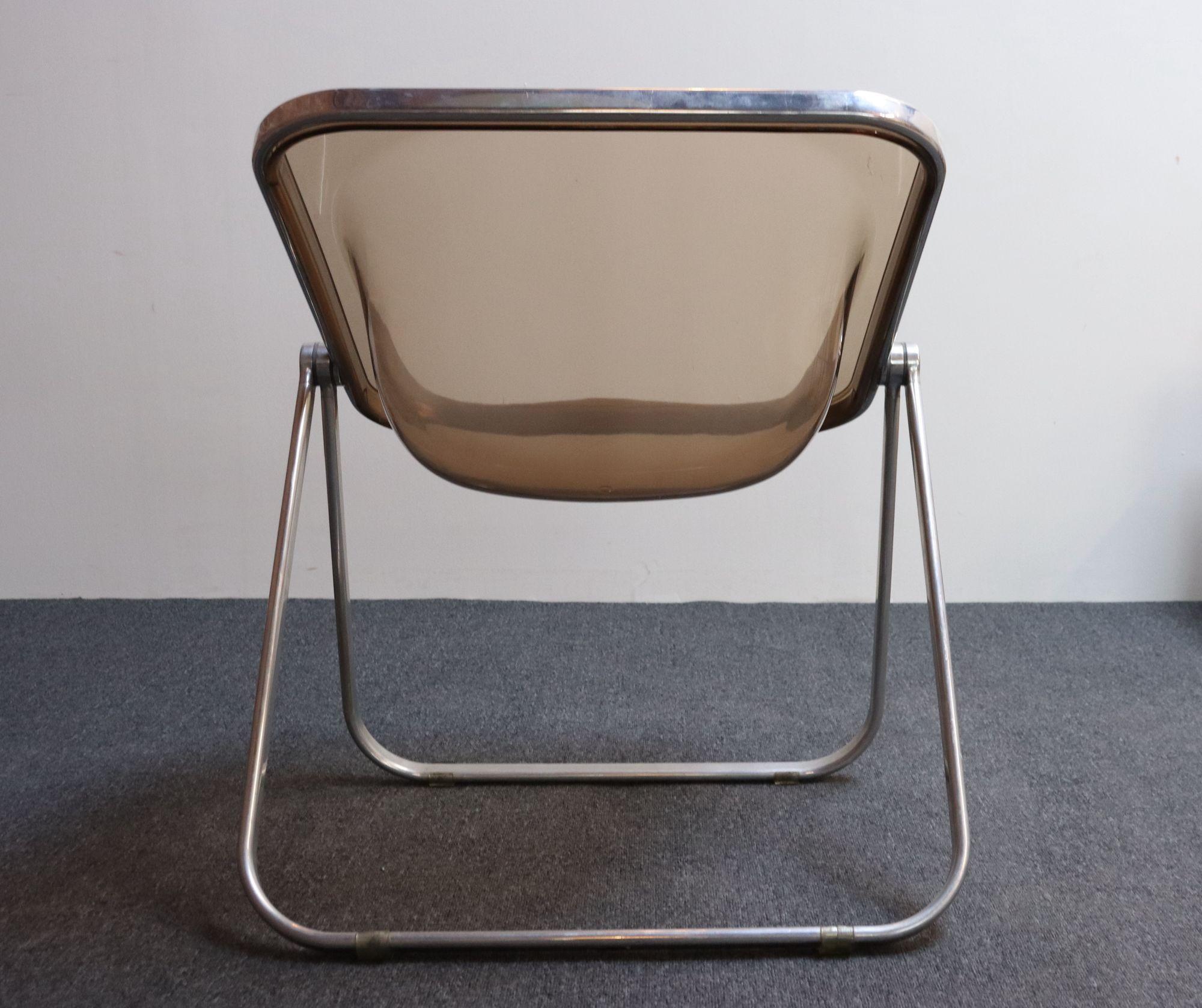 Silla plegable vintage Plona de acrílico ahumado de Giancarlo Piretti para Castelli en Bueno estado para la venta en Brooklyn, NY