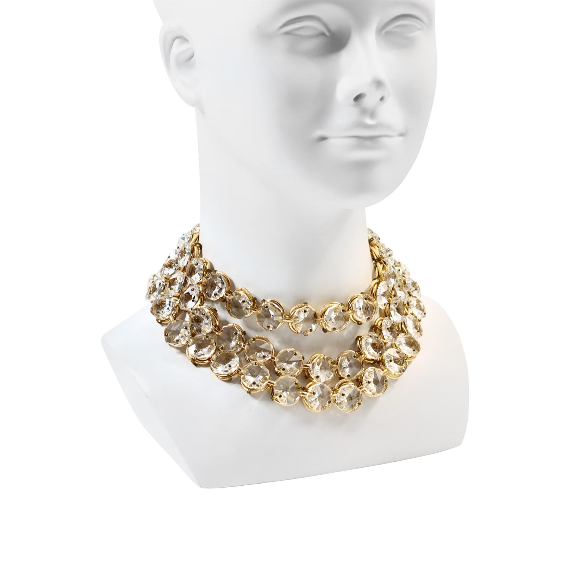 Femenino o masculino Collar vintage de 3 filas Poggi PARIS en tono dorado con cristales grandes, circa años 90 en venta