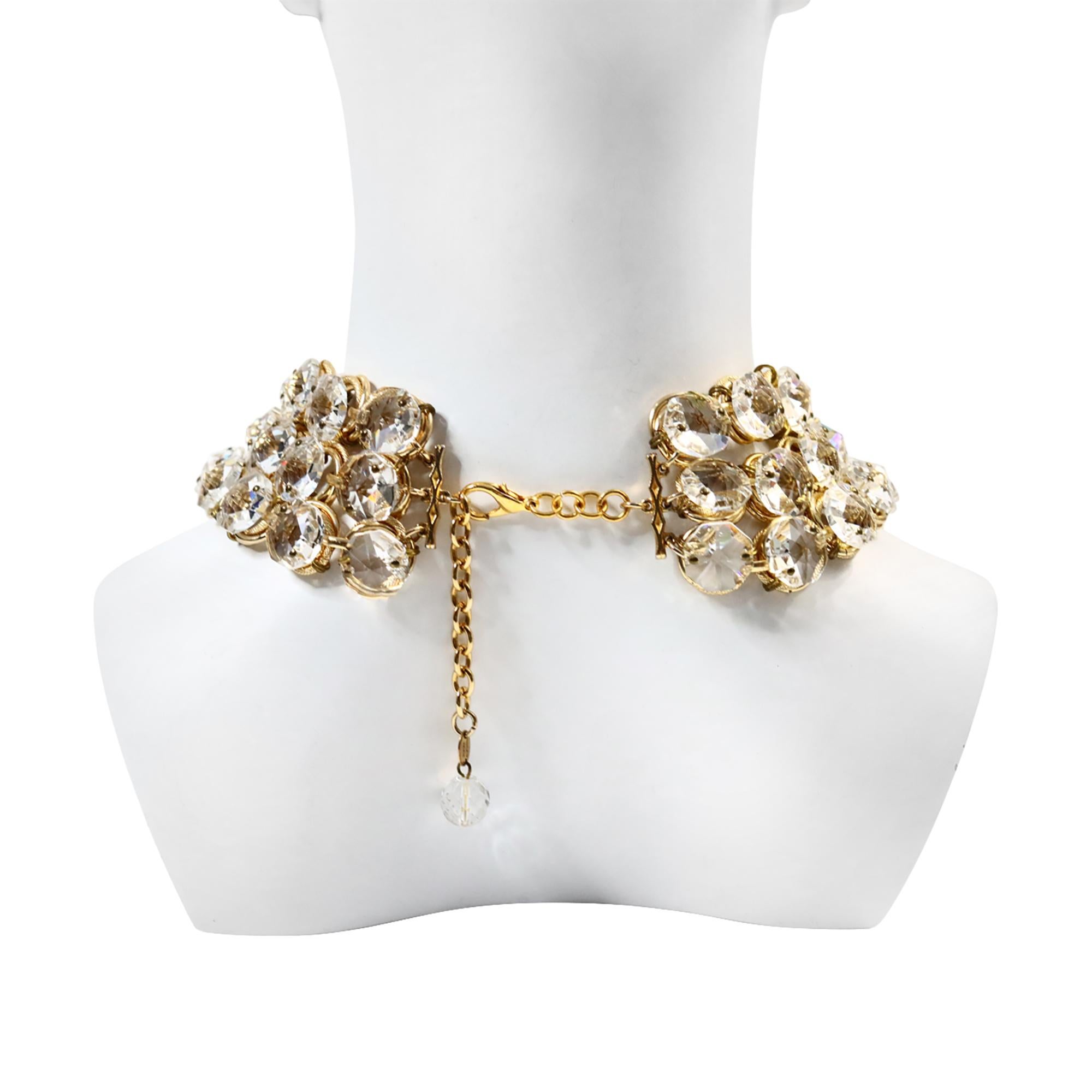Collar vintage de 3 filas Poggi PARIS en tono dorado con cristales grandes, circa años 90 en venta 1