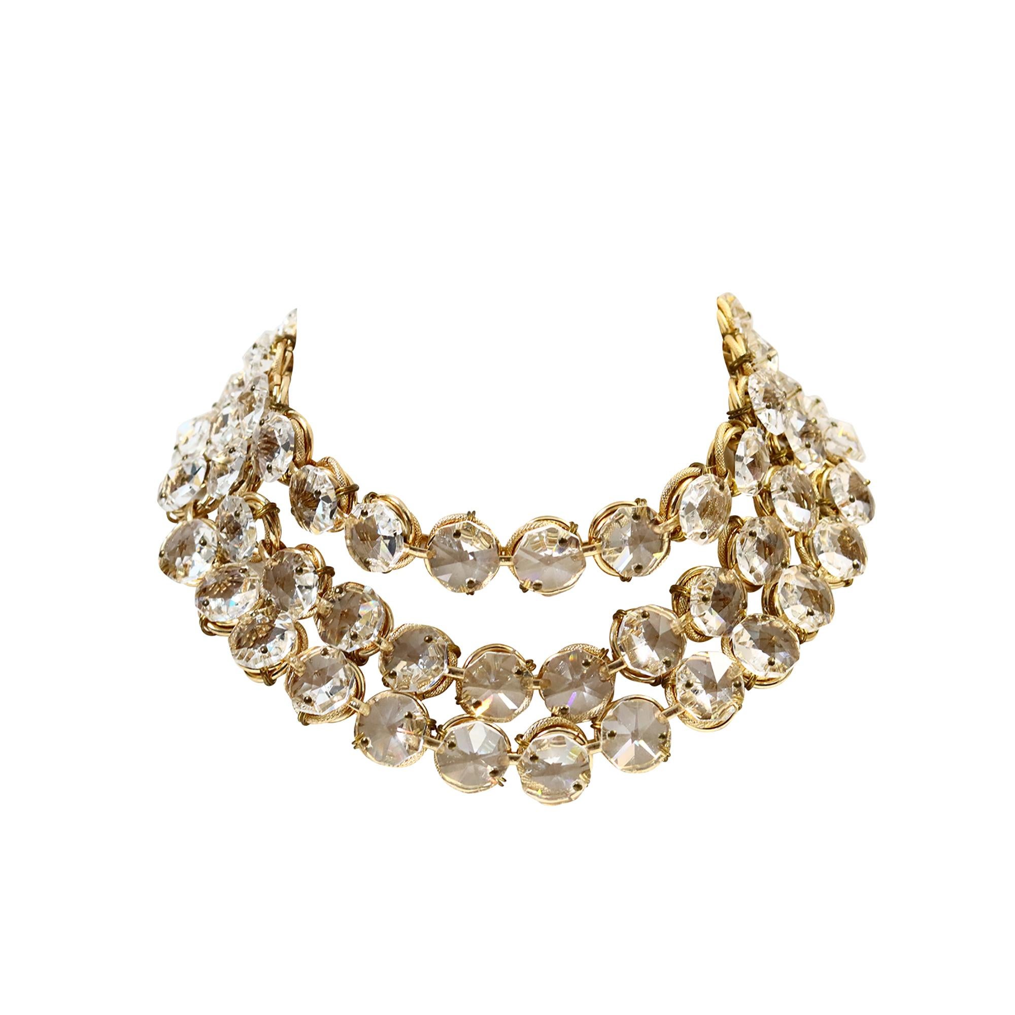 Collar vintage de 3 filas Poggi PARIS en tono dorado con cristales grandes, circa años 90 en venta 2