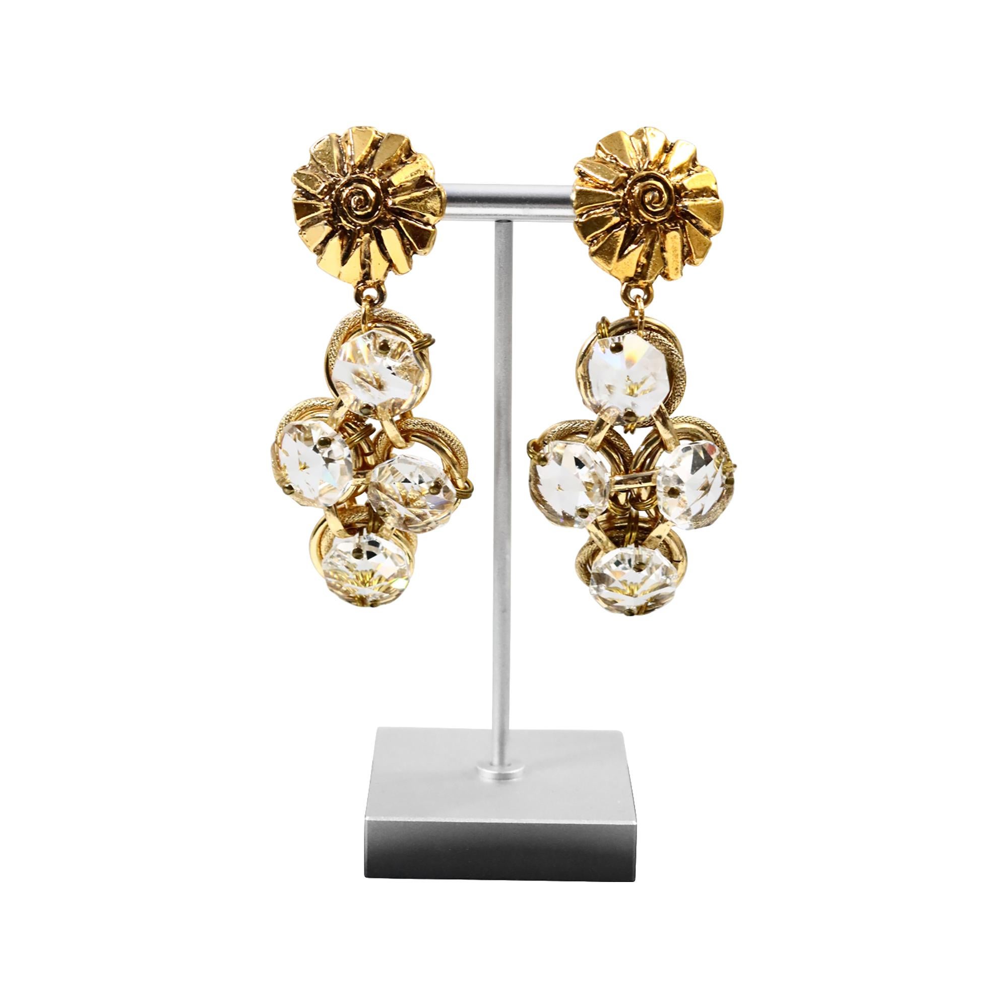 Boucles d'oreilles pendantes Poggi Paris en or avec de grands cristaux, circa 1990 Unisexe en vente