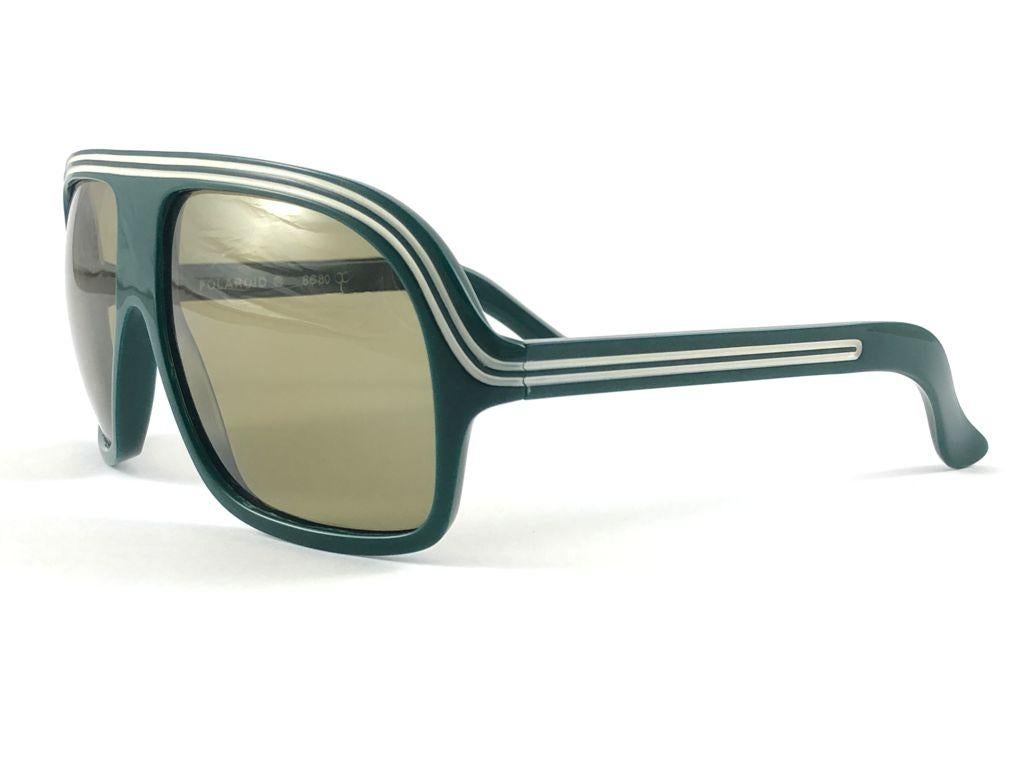 New Vintage Polaroid 8680 Sunglasses Oversized Aviator Green With White Accents Frame Holding Light Brown Lenses 1980S Manufactured In France

Amazing Design With Strong And Elaborated Details



Front :                                14.5 Cms
Lens