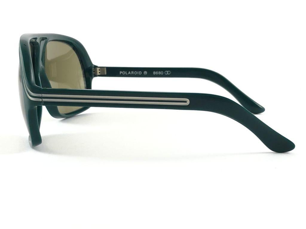 Women's or Men's Vintage Polaroid 8680 Green Aviator Sunglasses 1980s Made In France