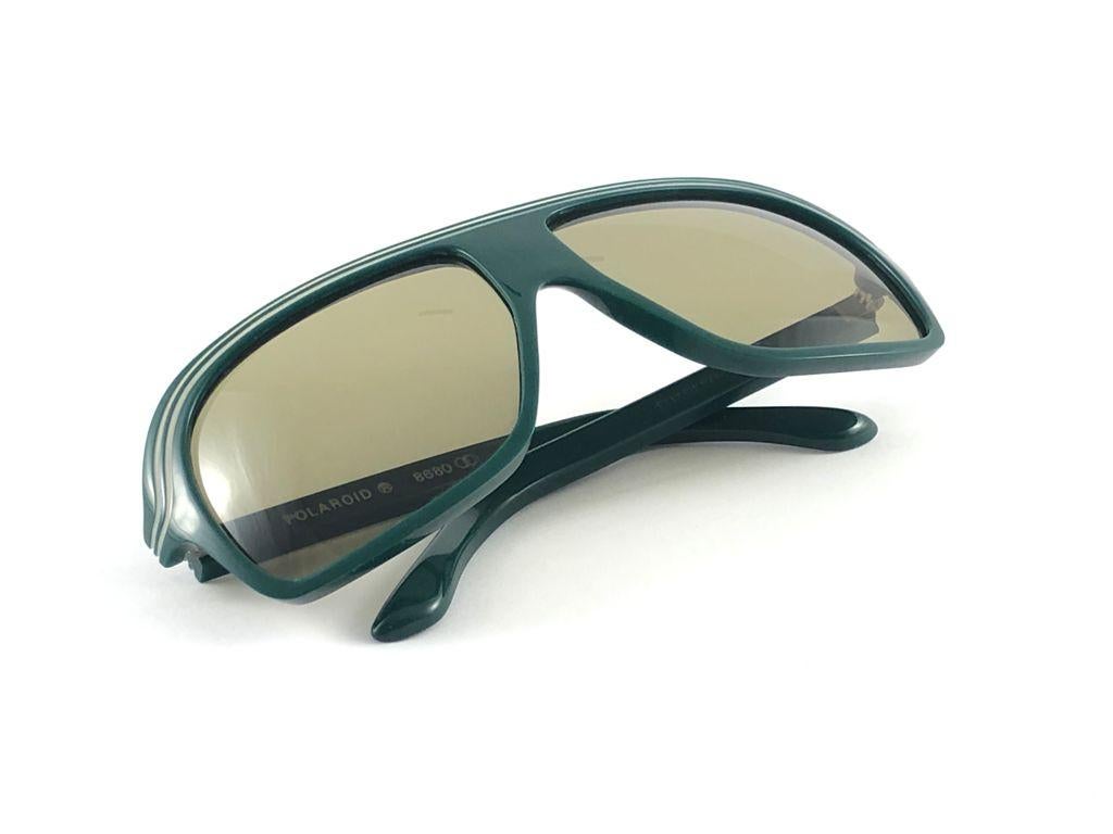 Vintage Polaroid 8680 Green Aviator Sunglasses 1980s Made In France For Sale 4
