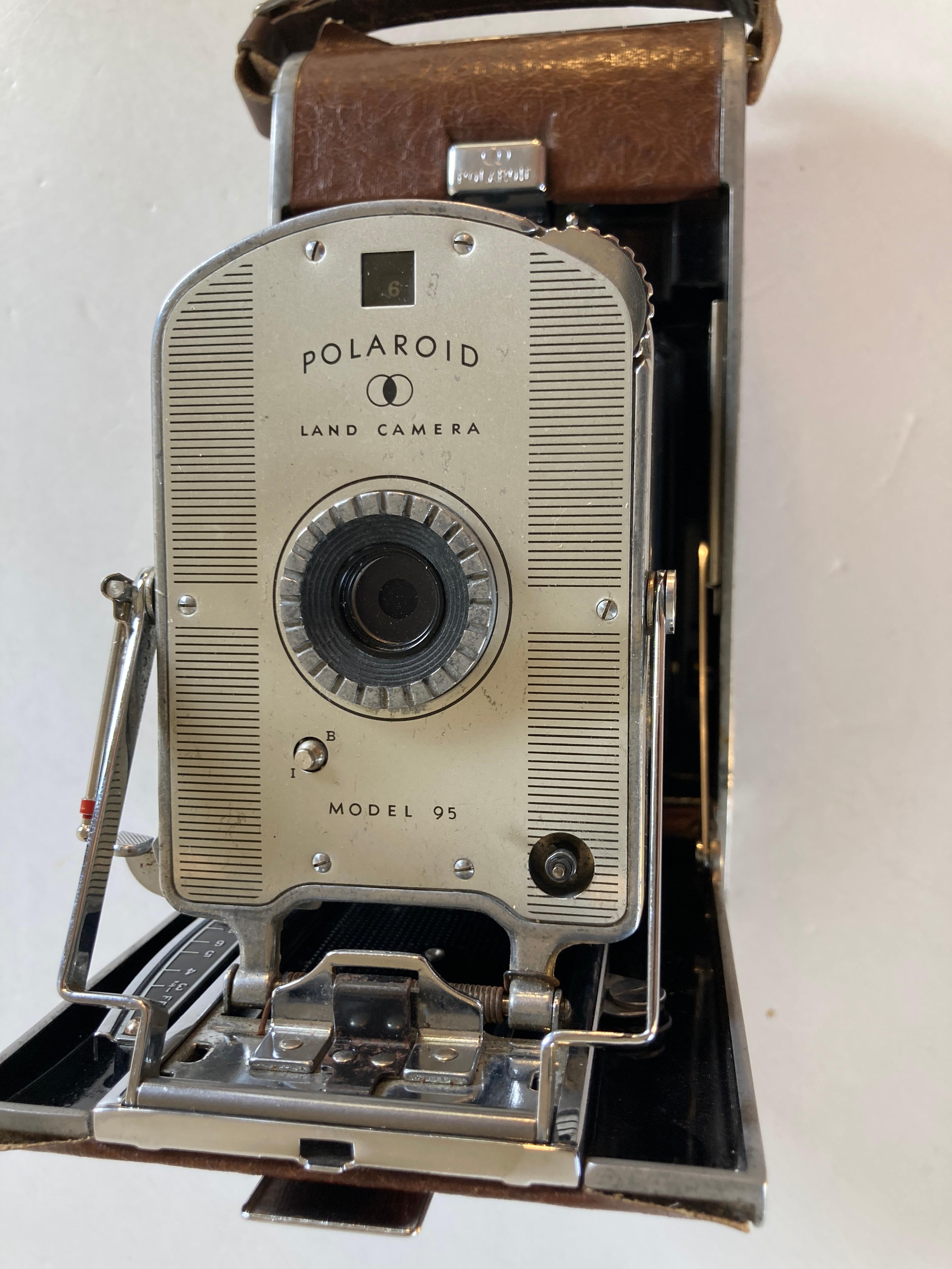 Vintage Polaroid Land Camera in Case Model 95, circa 1948 4