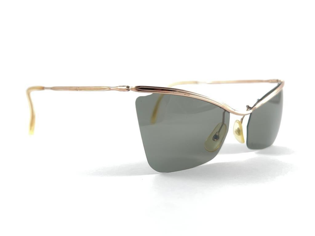 Women's or Men's Vintage Polaroid Small Gold Semi Rimless 1960'S  Sunglasses For Sale