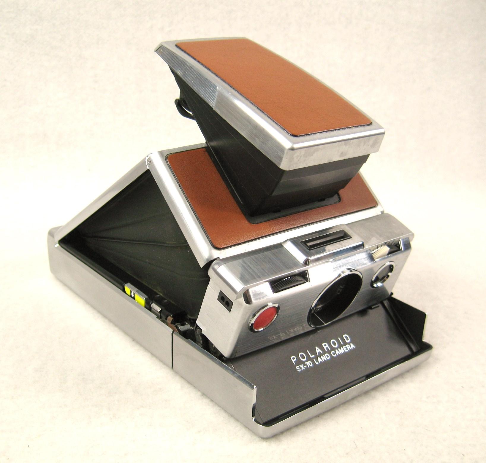 Late 20th Century Vintage Polaroid SX-70 Tan Land Camera by Henry Dreyfuss For Sale