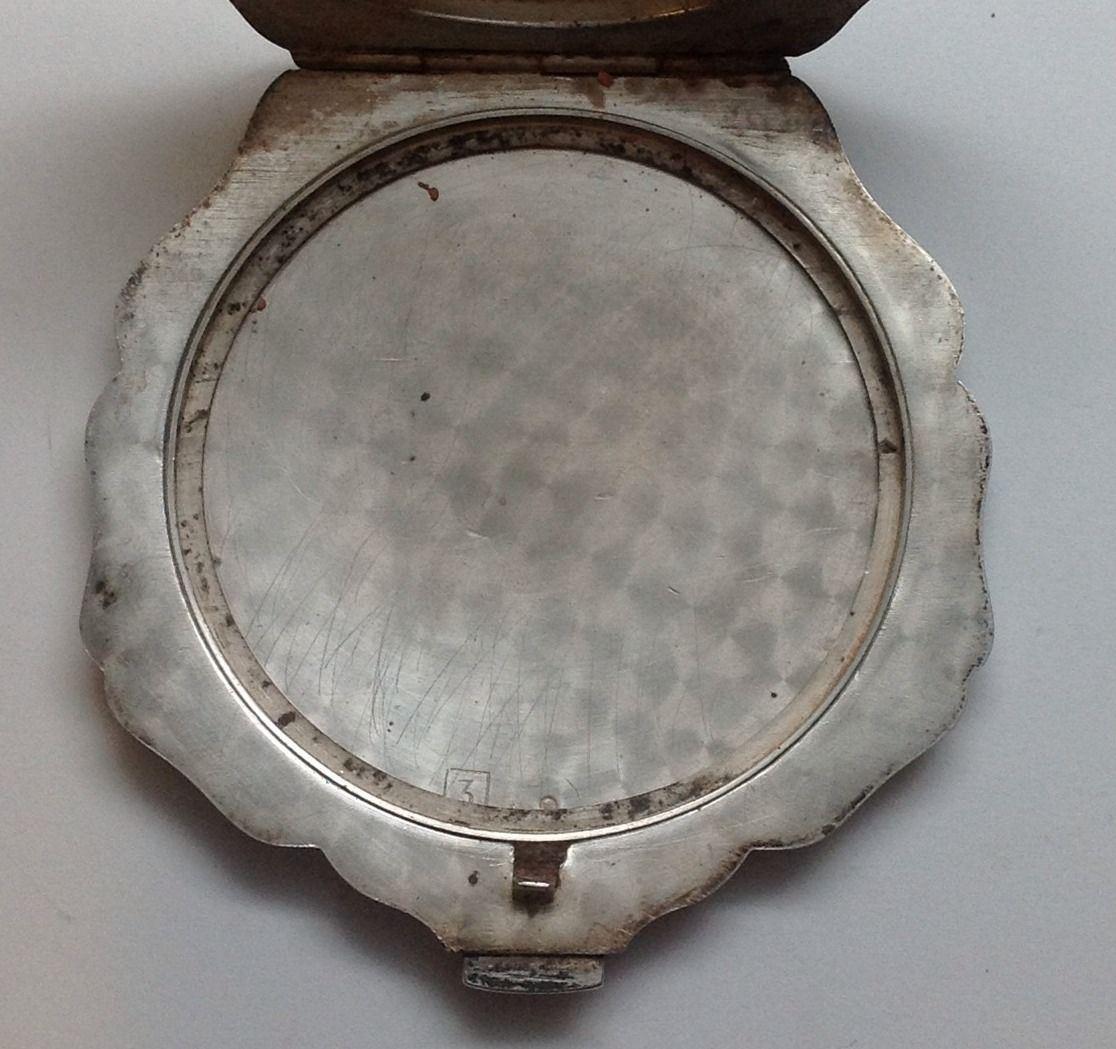 Vintage Polish 800 Silver Vanity Compact, No Mirror, circa 1920-1962 In Good Condition For Sale In Washington Depot, CT