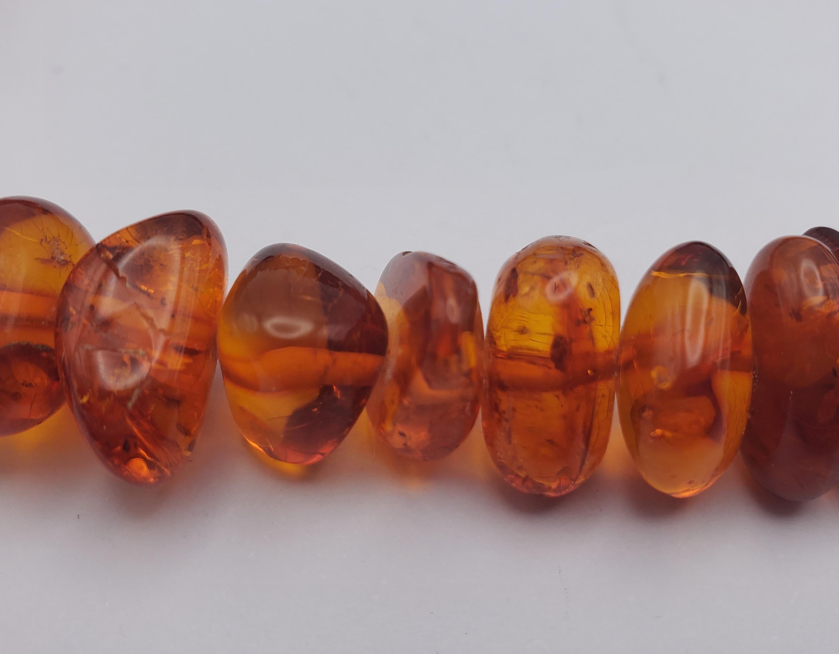 Collier de perles d'ambre polies vintage polonais Unisexe en vente