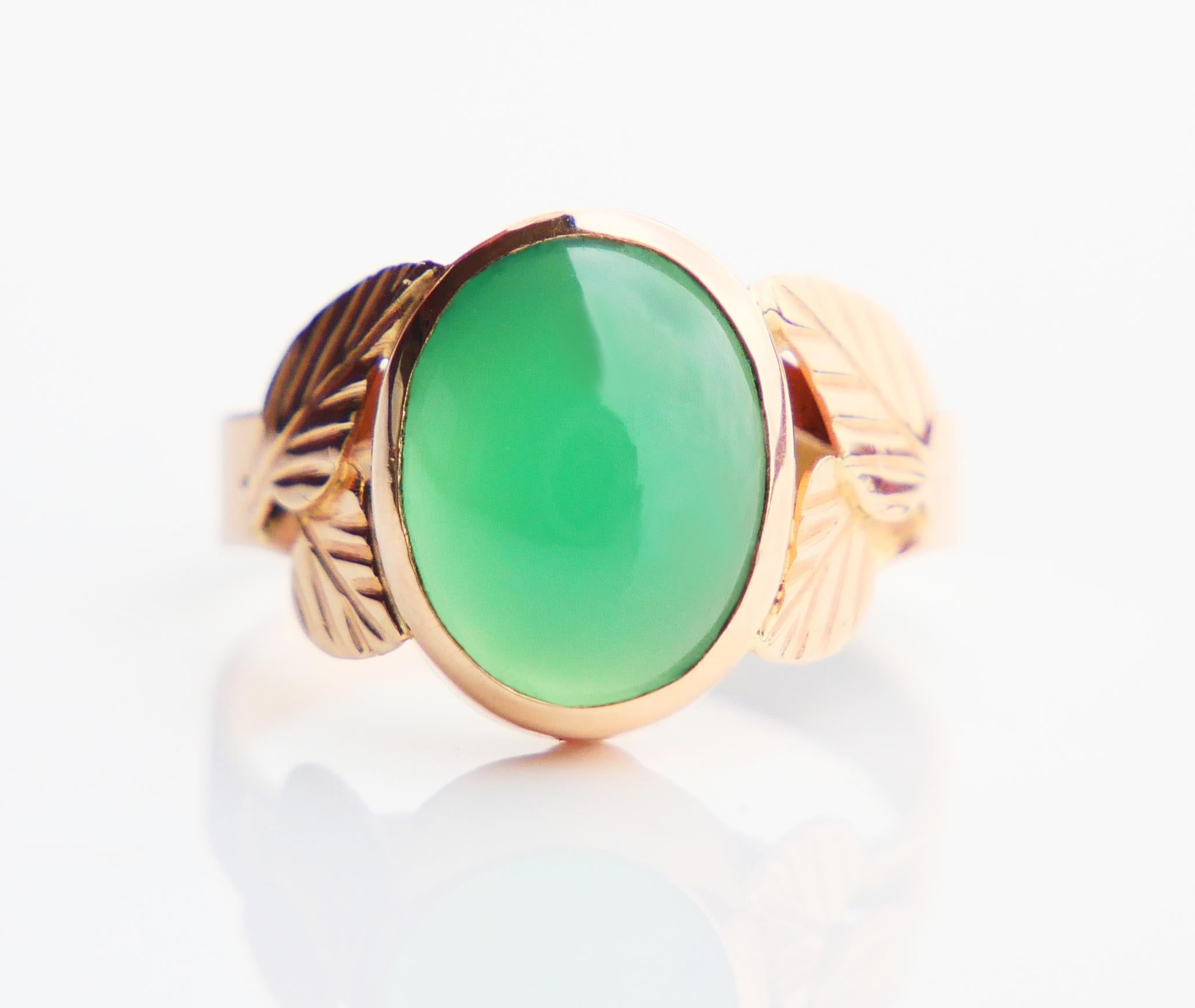 Vintage Polish Ring natural Green Chalcedony 14K Yellow Gold Ø6.5 US/ 3.5gr For Sale 8