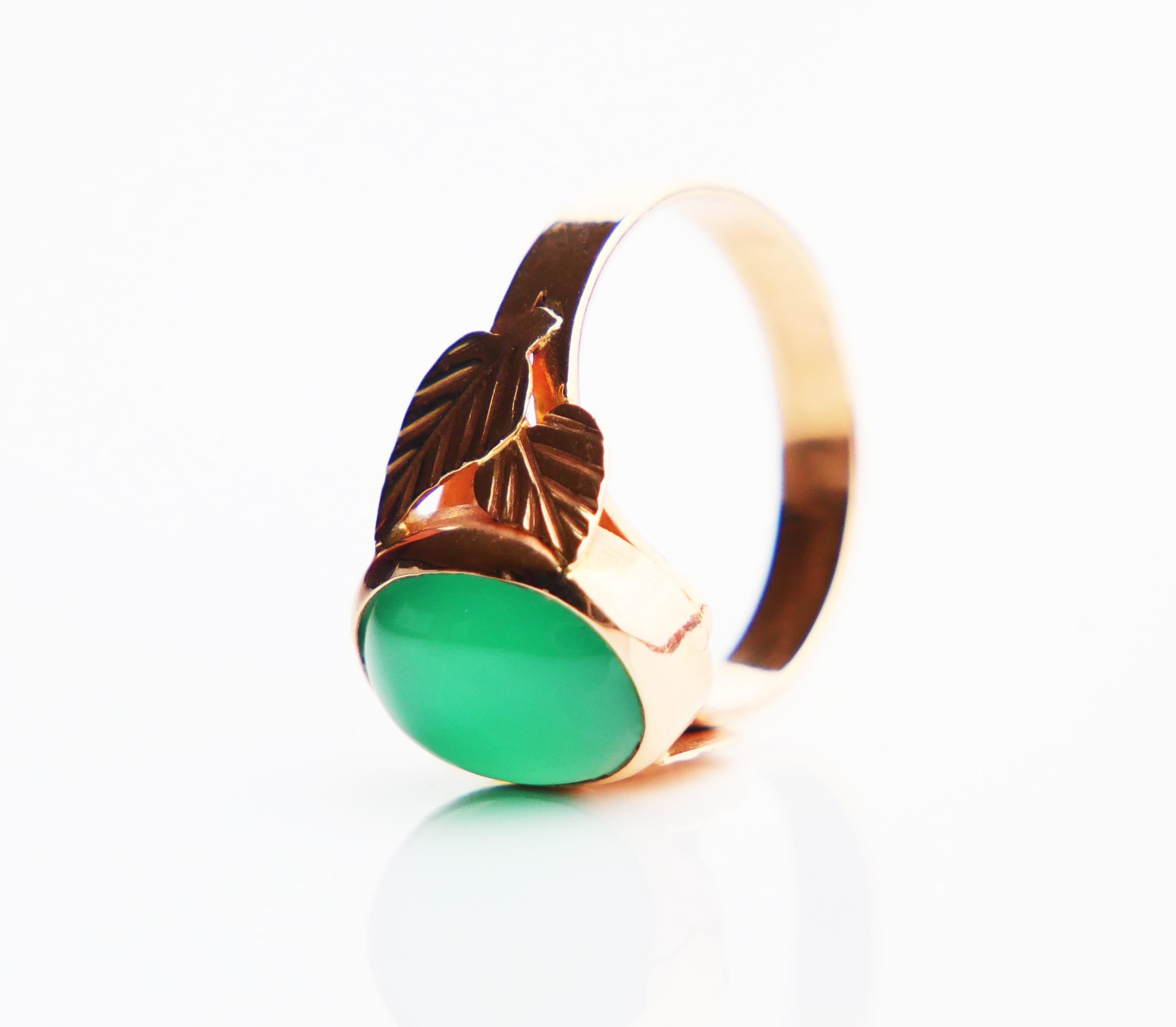 Vintage Polish Ring natural Green Chalcedony 14K Yellow Gold Ø6.5 US/ 3.5gr For Sale 3