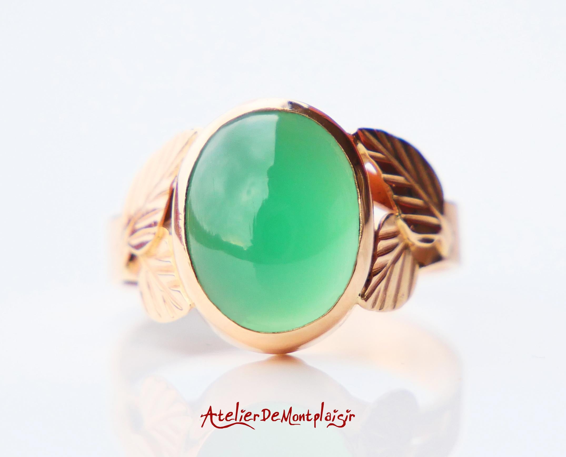 Vintage Polish Ring natural Green Chalcedony 14K Yellow Gold Ø6.5 US/ 3.5gr For Sale 4