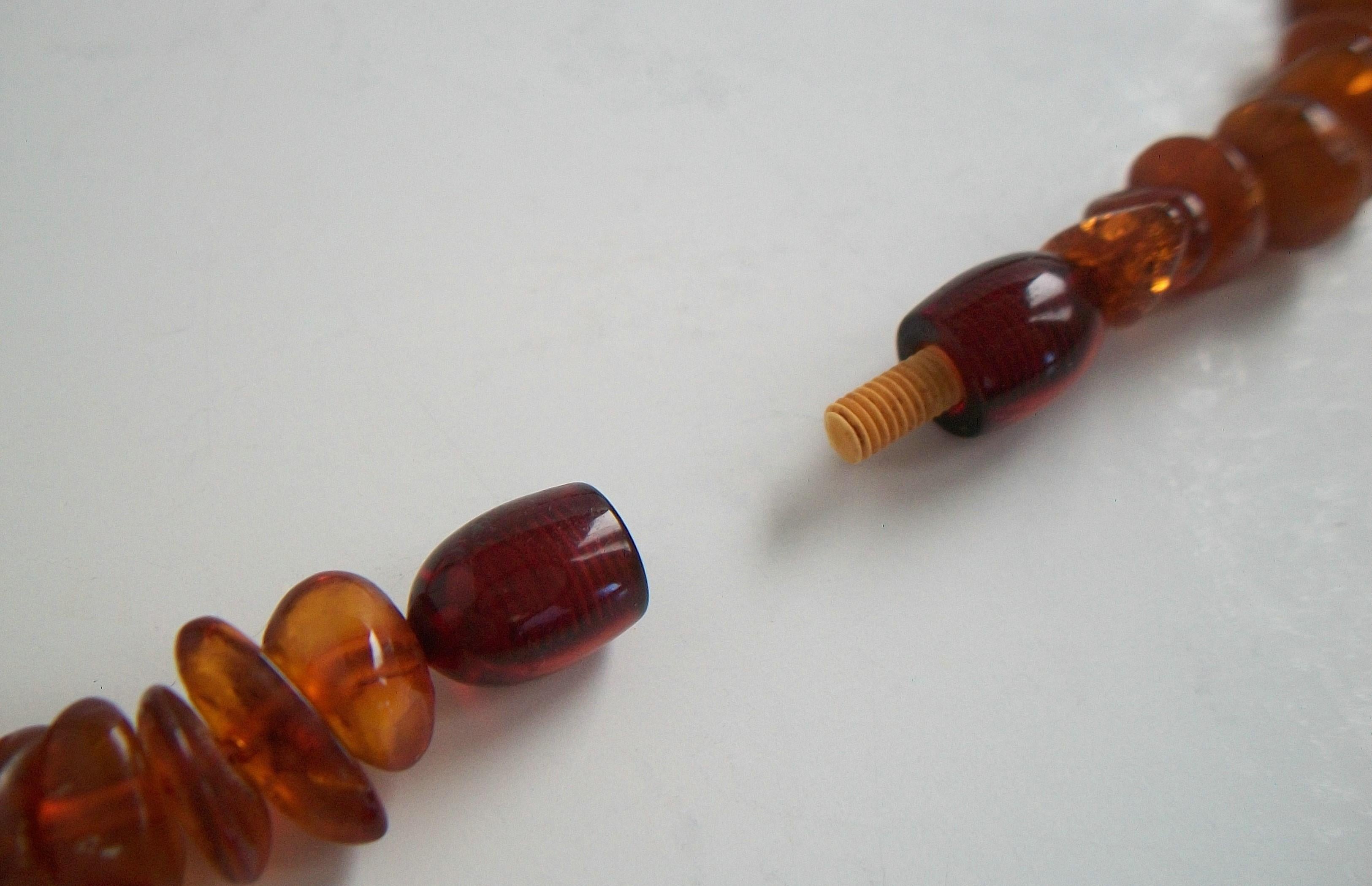 Vintage Polished Baltic Amber Necklace, 44 Grams, Europe, C.1930's In Good Condition For Sale In Chatham, CA