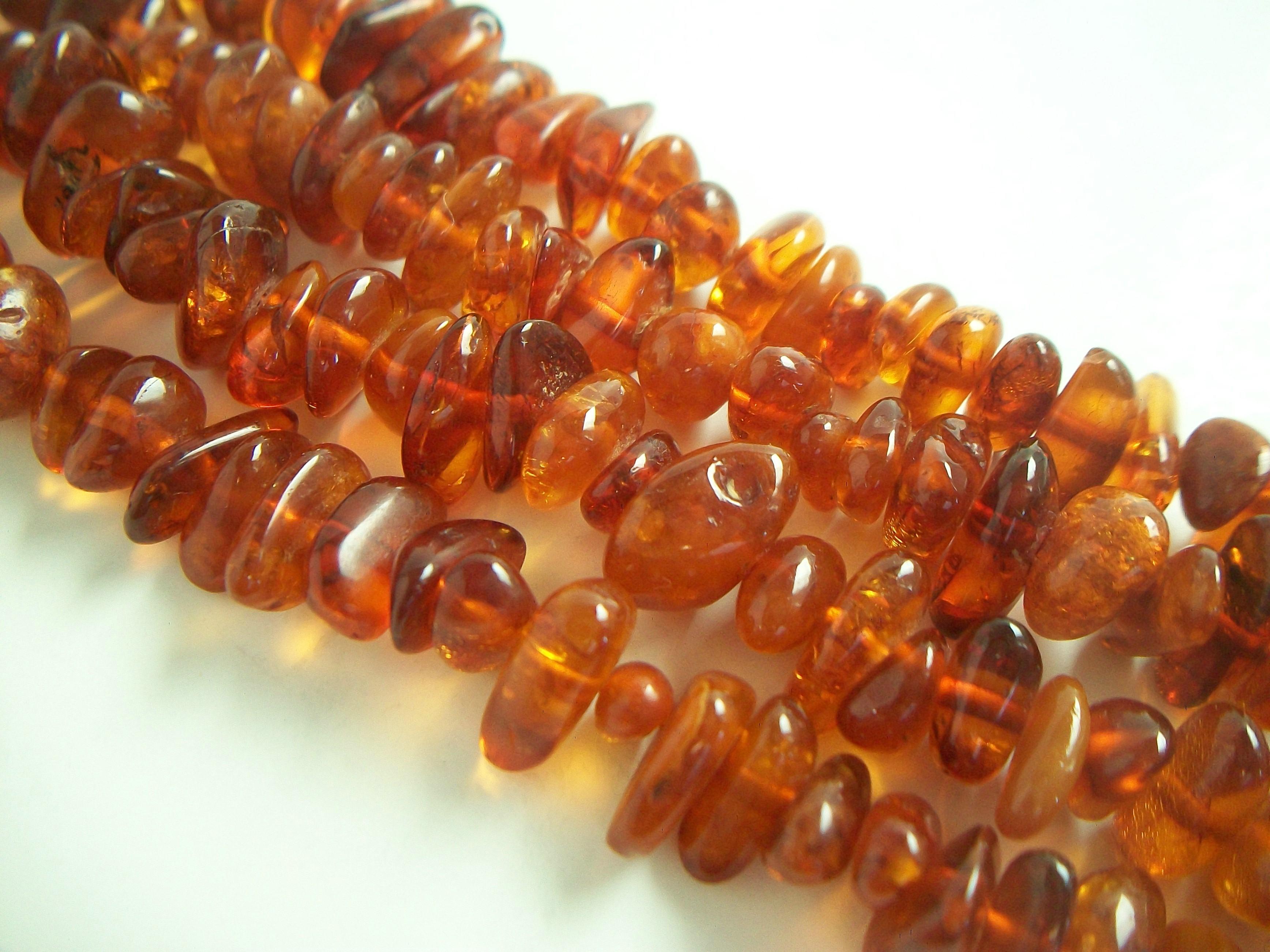 Women's Vintage Polished Baltic Amber Necklace, 44 Grams, Europe, C.1930's For Sale