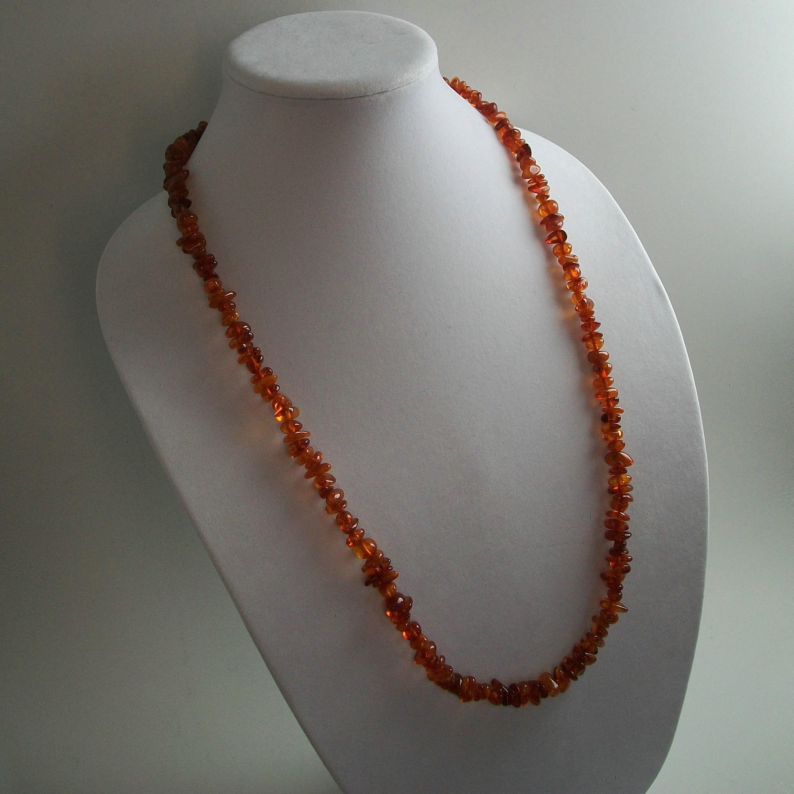 Vintage Polished Baltic Amber Necklace, 44 Grams, Europe, C.1930's For Sale 1