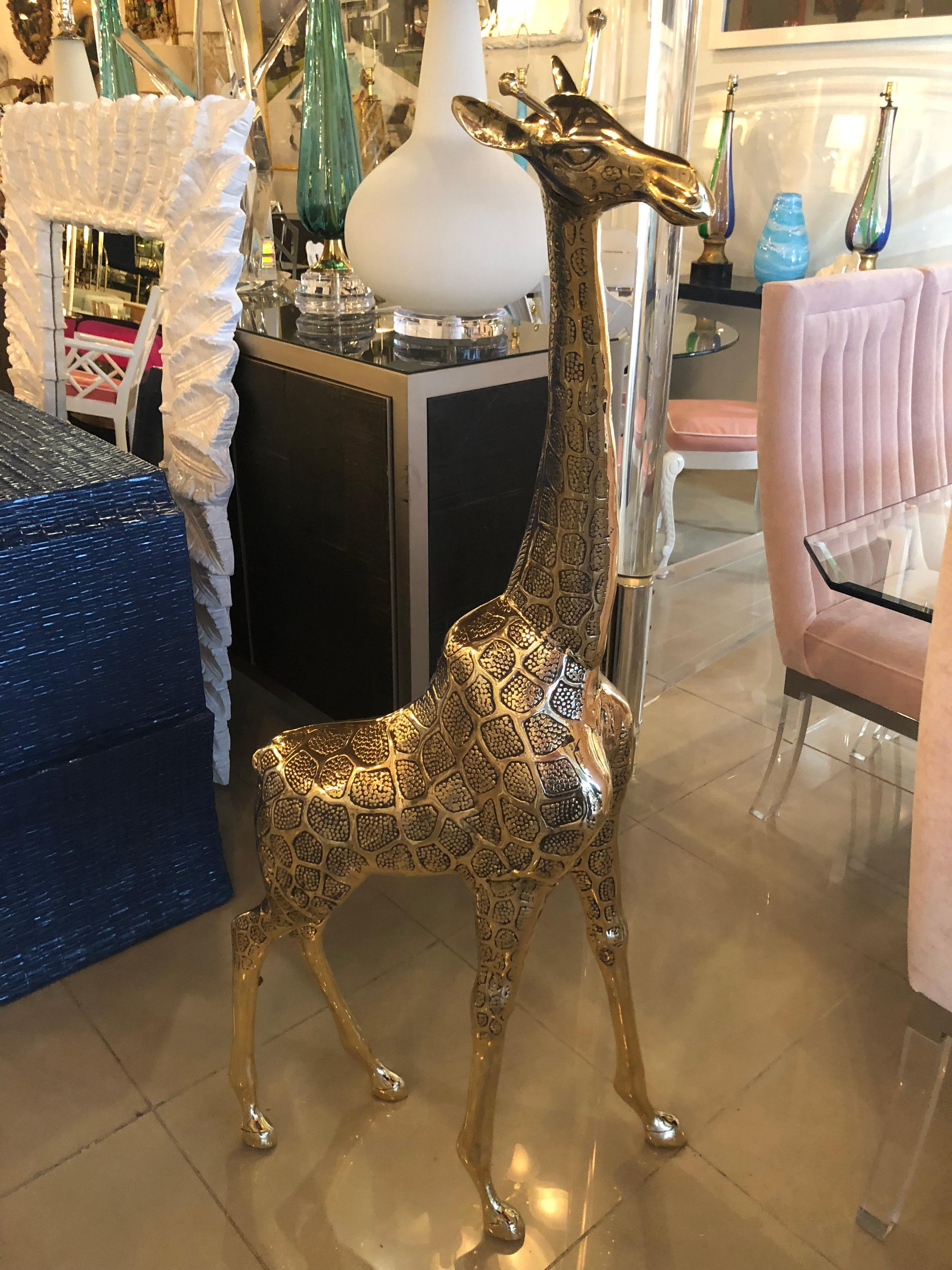 Vintage, professionally polished brass giraffe statue. Measures: 4 feet.


 