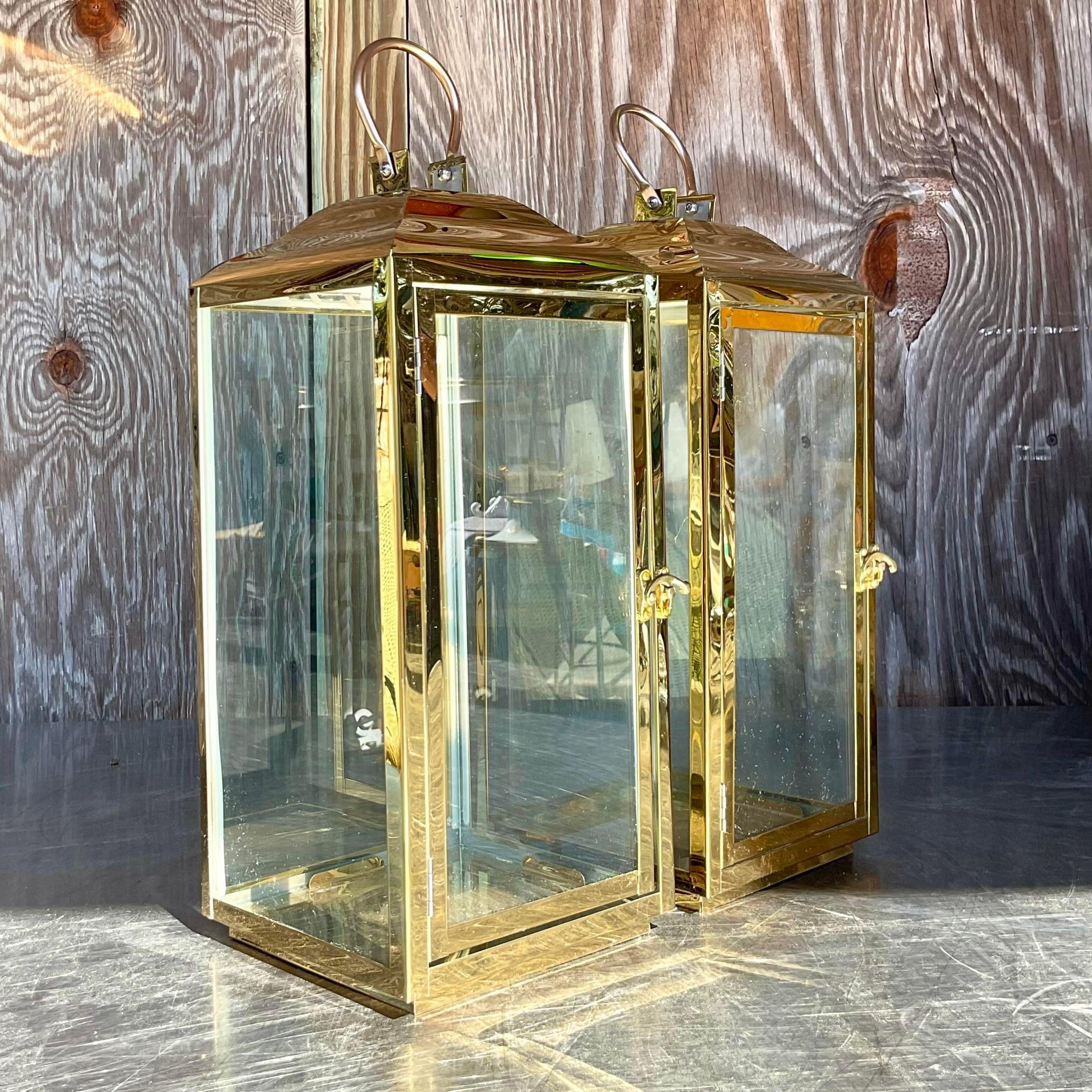Vintage Polished Brass Lanterns - a Pair (20. Jahrhundert) im Angebot
