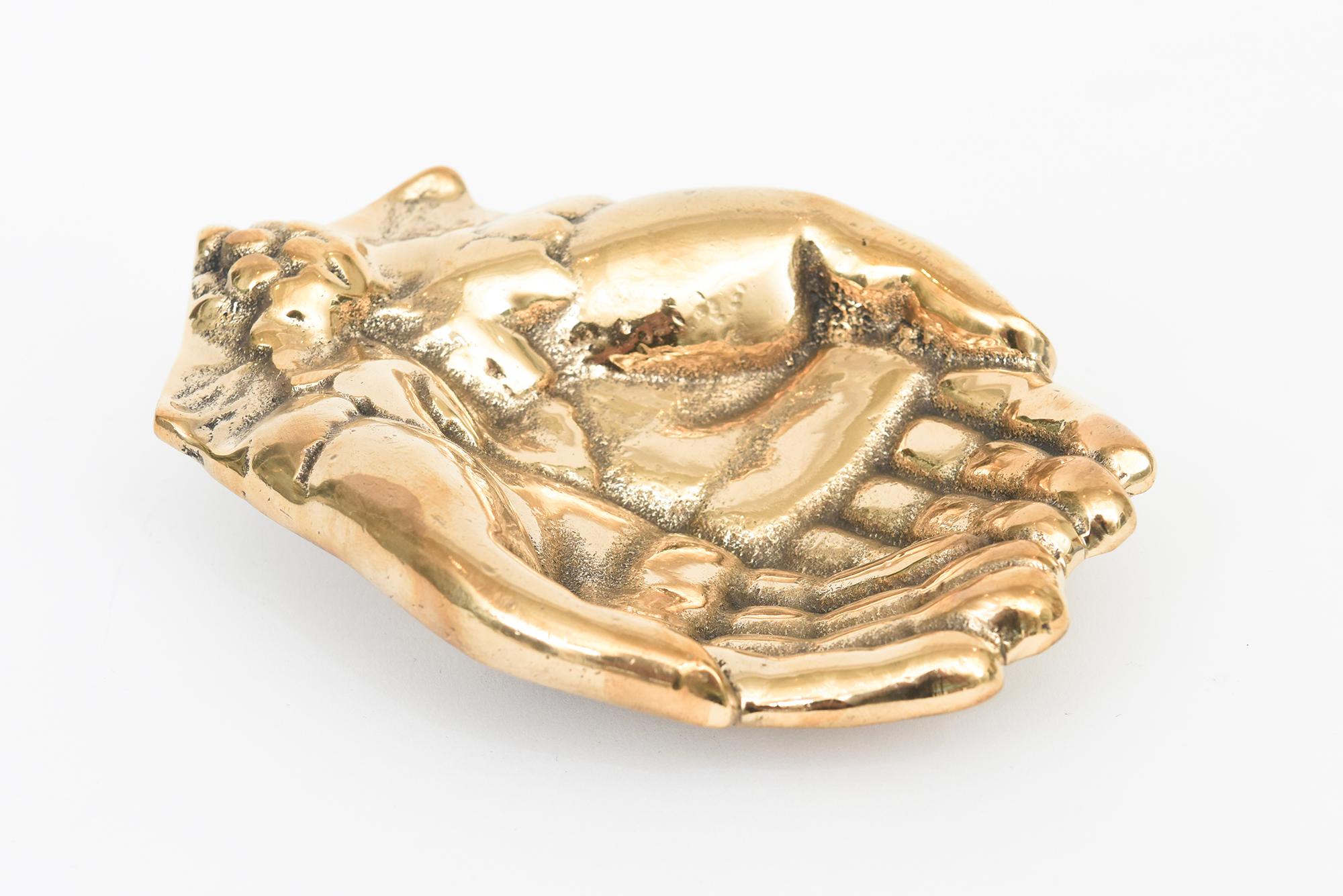 Praying Hands Schale, Briefbeschwerer, Objekt oder Schreibtischzubehör aus poliertem Messing (Moderne der Mitte des Jahrhunderts) im Angebot