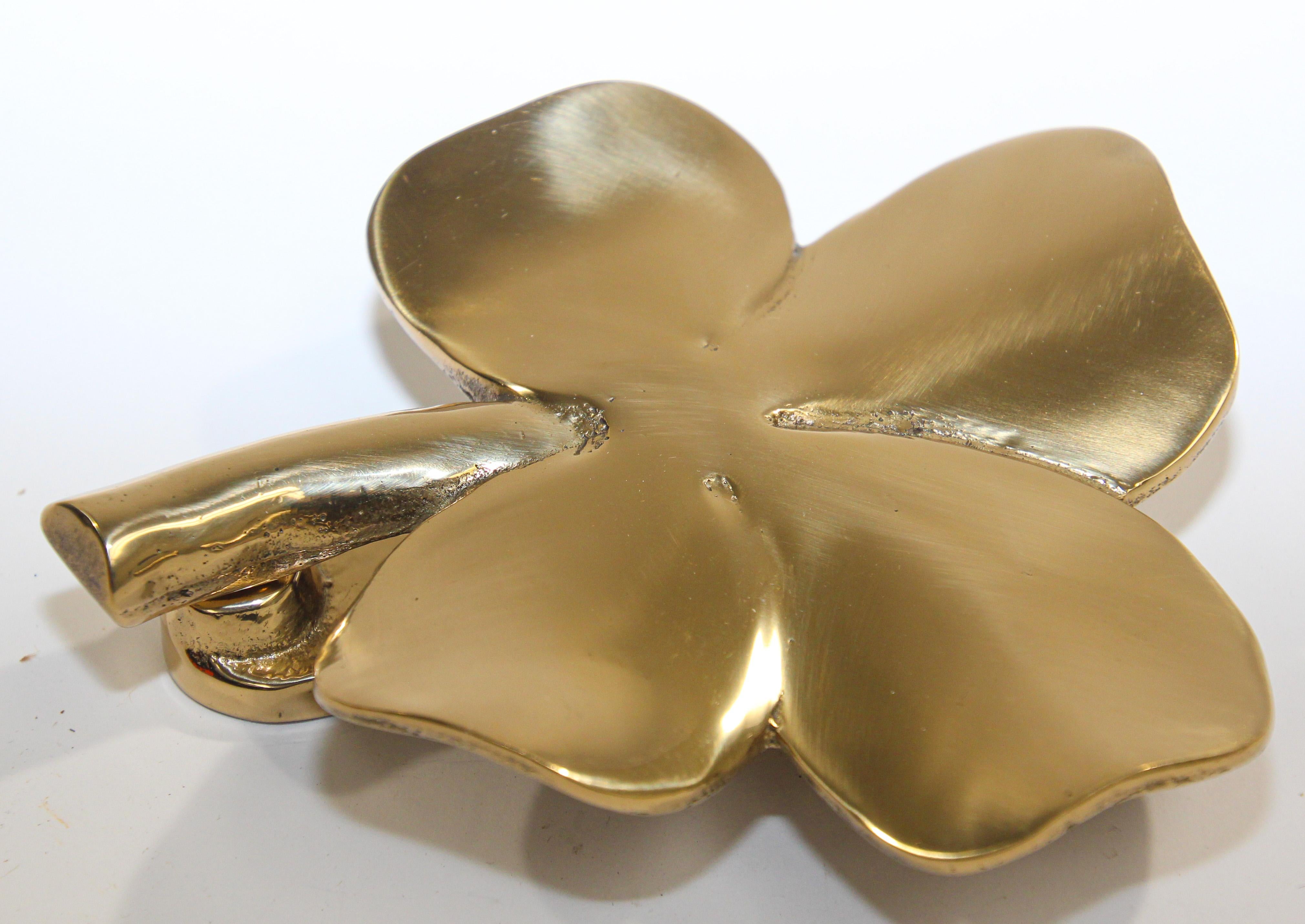 Vintage Polished Solid Cast Brass Shamrock Door Knocker In Excellent Condition In North Hollywood, CA