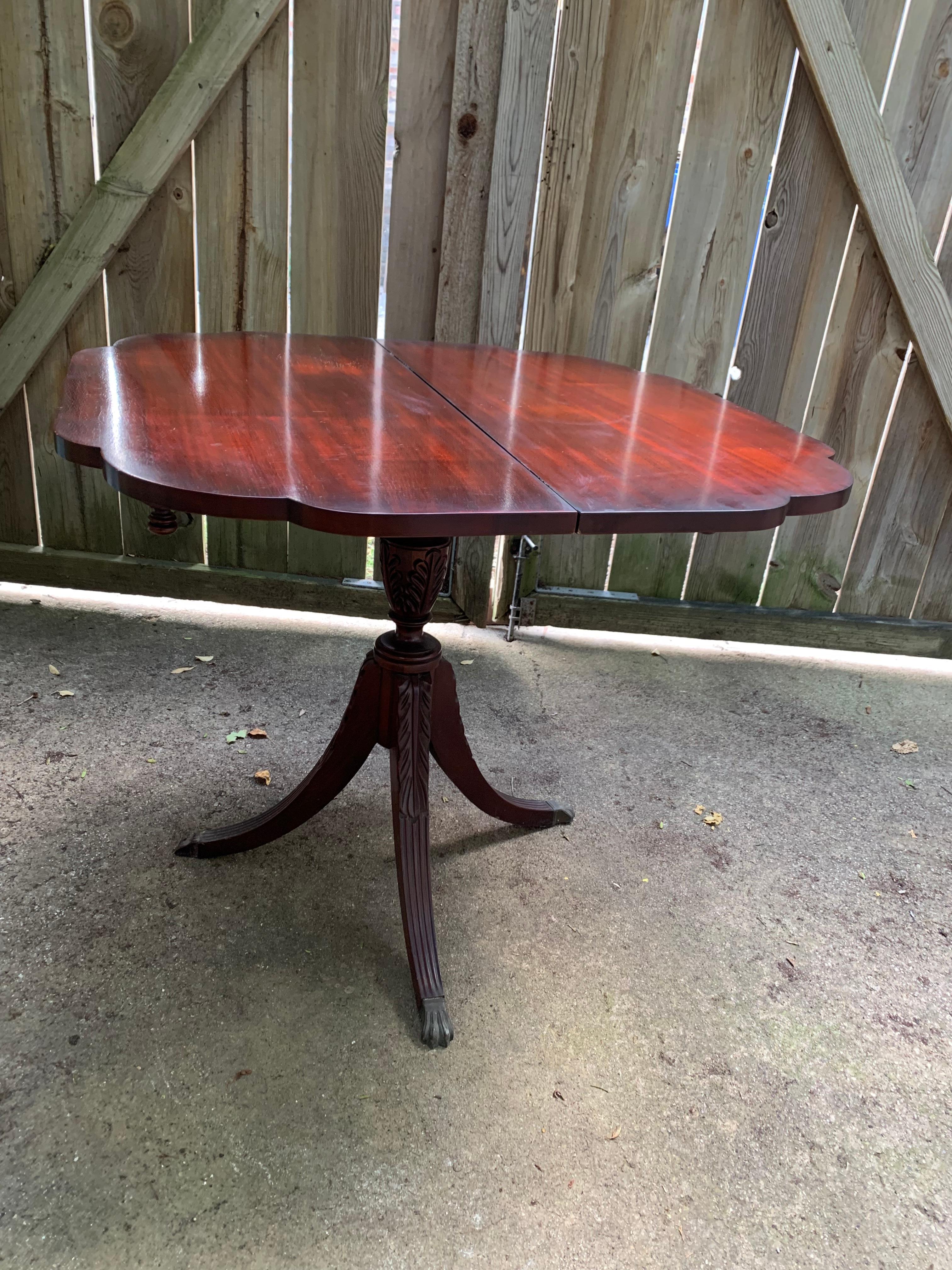 Vintage polished wood drop-leaf game or center table
High gloss wood table
Drop leaf scallop edge
spider leg
use as console, tea table or center table
game table or entryway,
midcentury
beautiful and unique.
