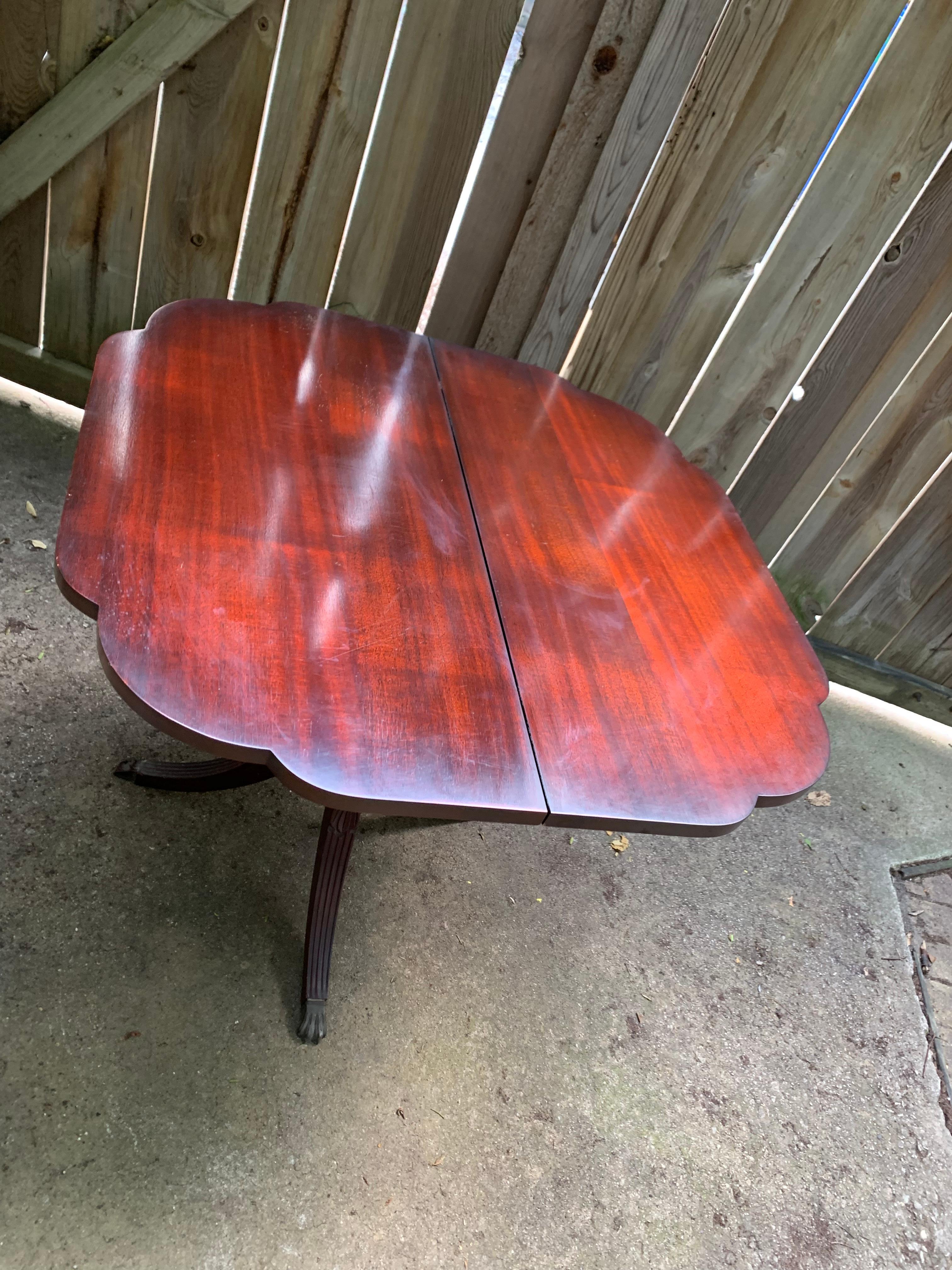 20th Century Vintage Polished Wood Drop-Leaf Game or Center Table For Sale