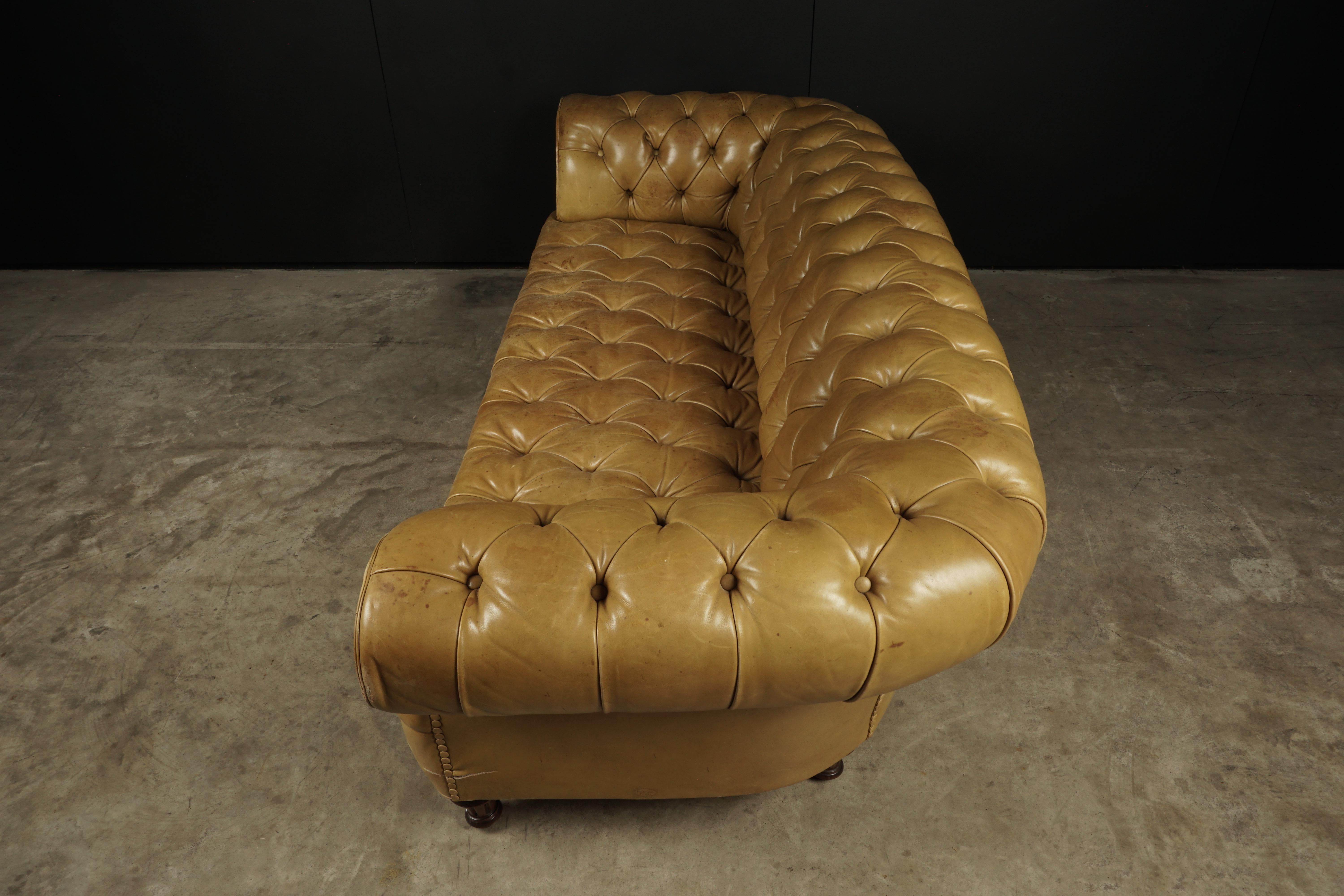 Vintage Poltrona Frau Chesterfield Sofa, Italy, 1980s In Good Condition In Nashville, TN