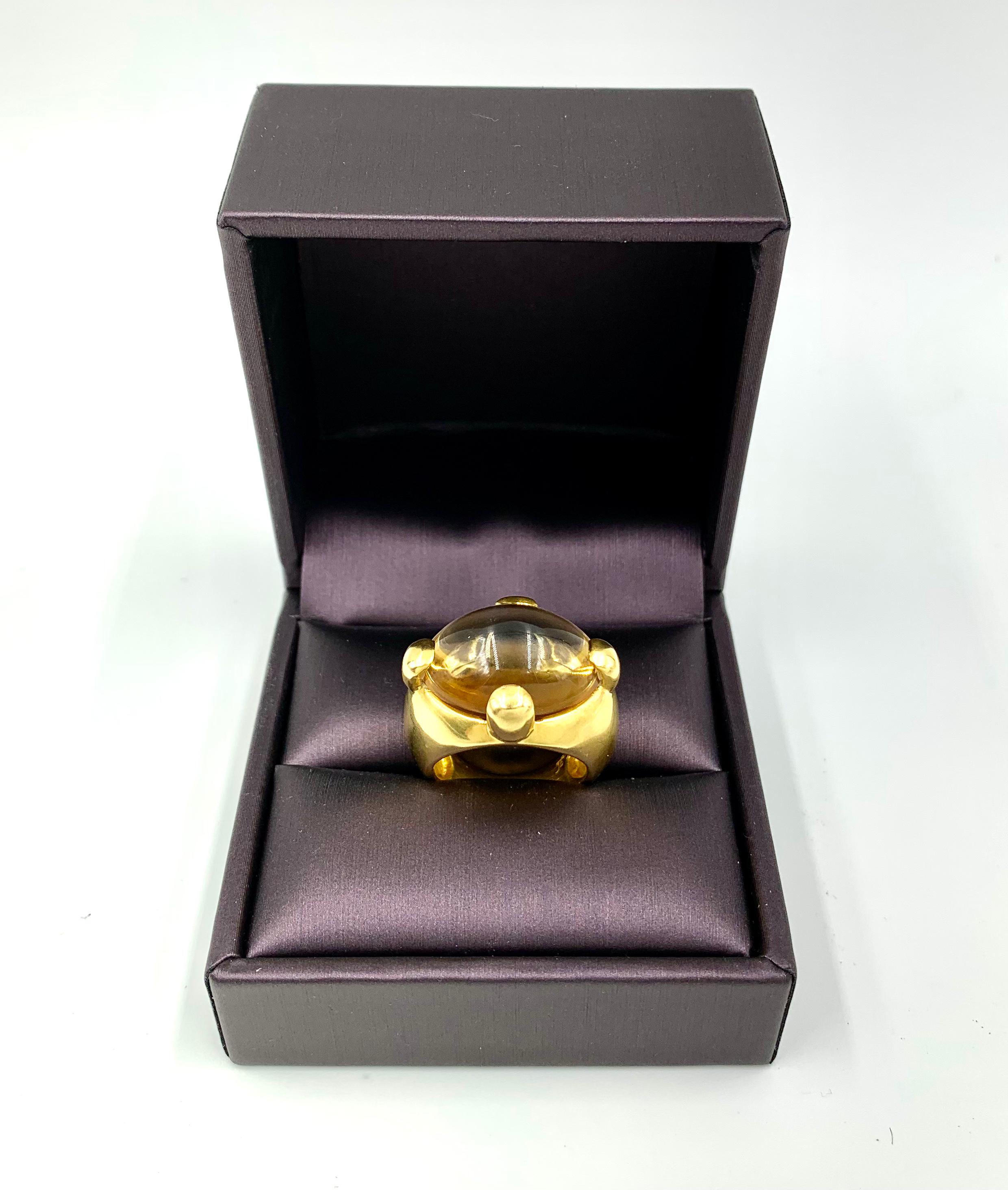 Vintage Pomellato 9.5 Carat Cabochon Citrine 18K Yellow Gold Griffe Ring For Sale 2